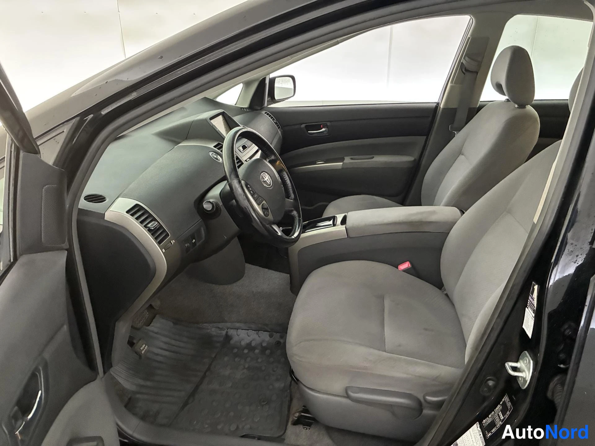 Musta Toyota Prius 2009, ohjaamo, kuva 9