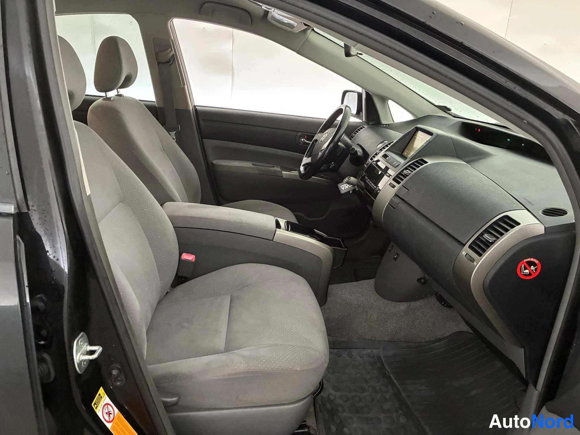 Musta Toyota Prius 2009, ohjaamo, kuva 11
