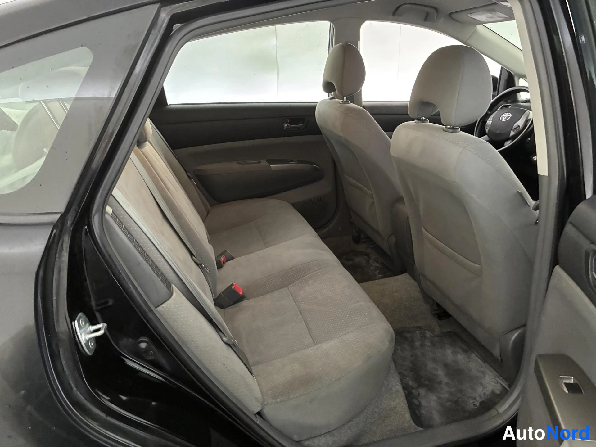 Musta Toyota Prius 2009, takaistuimet, kuva 12