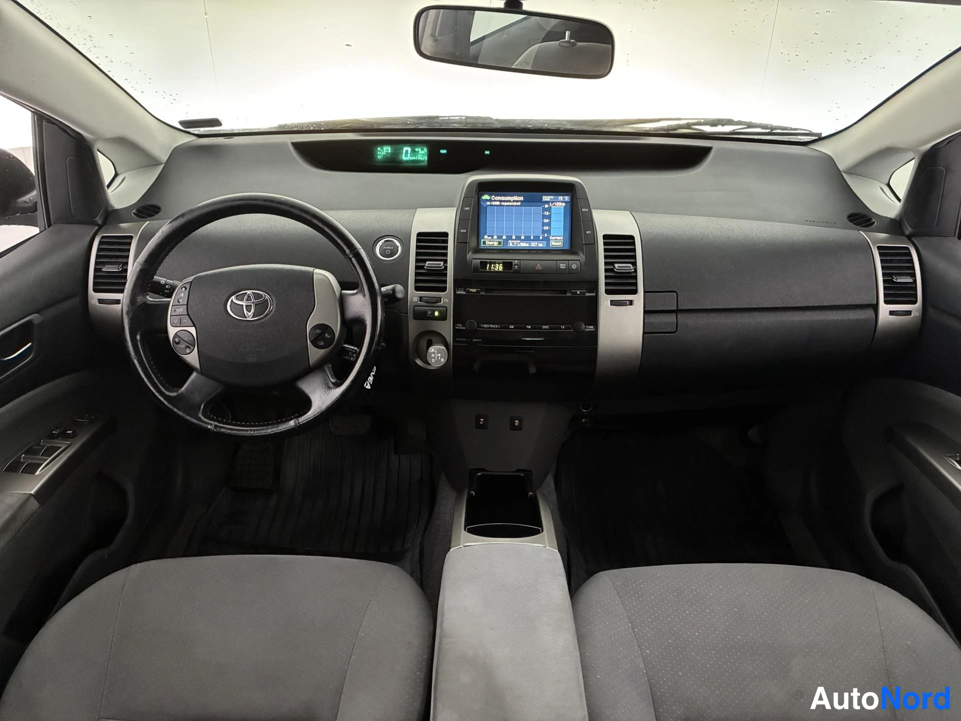 Musta Toyota Prius 2009, ohjaamo, kuva 7