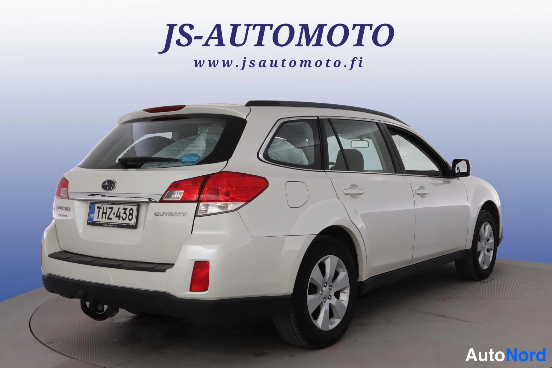 Valkoinen Subaru Legacy 2010, takaviisto, kuva 5