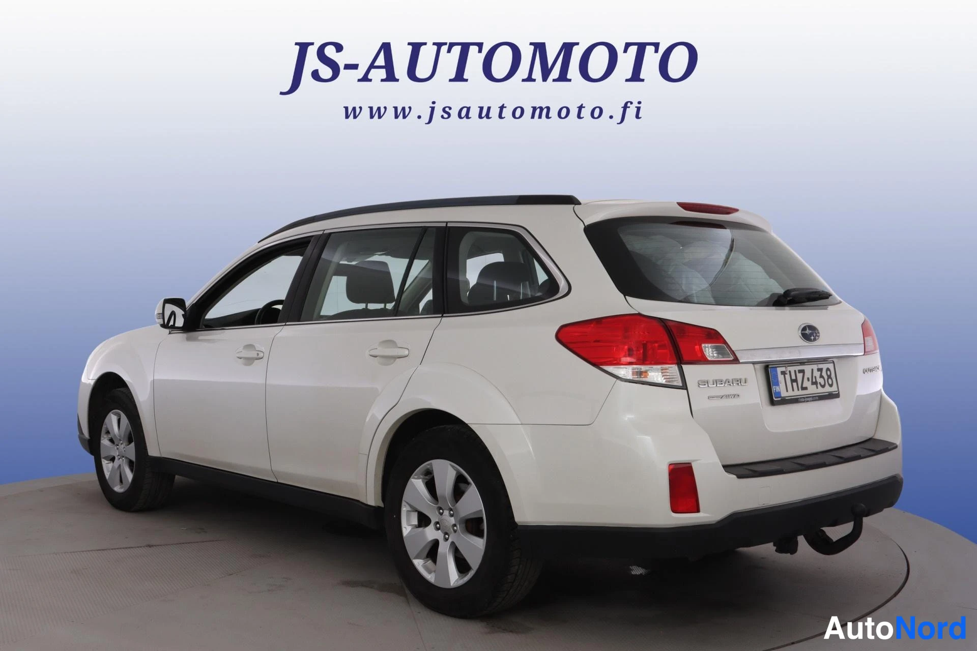 Valkoinen Subaru Legacy 2010, takaviisto, kuva 6