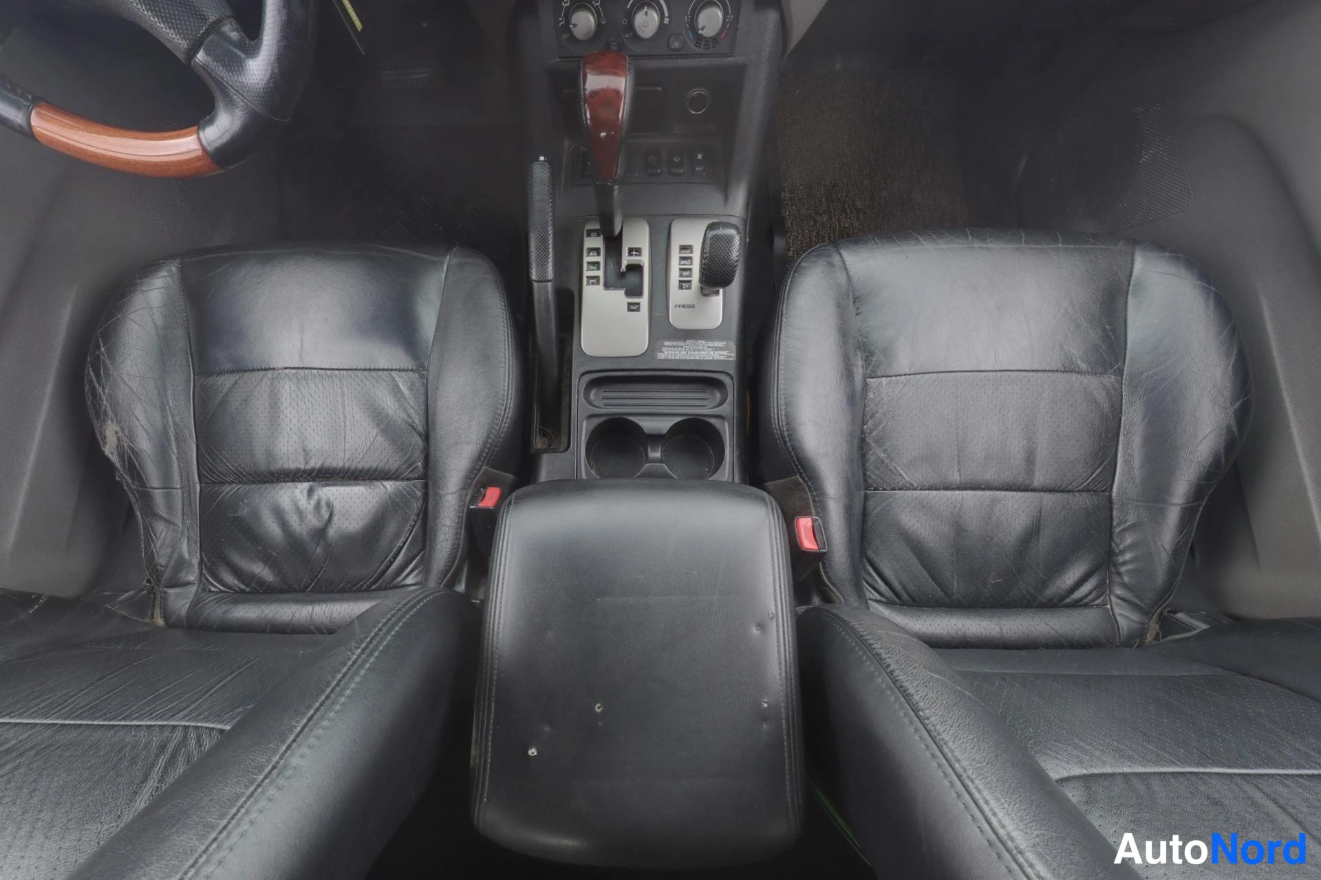 Hopea Mitsubishi Pajero 2003, etuistuimet, kuva 12