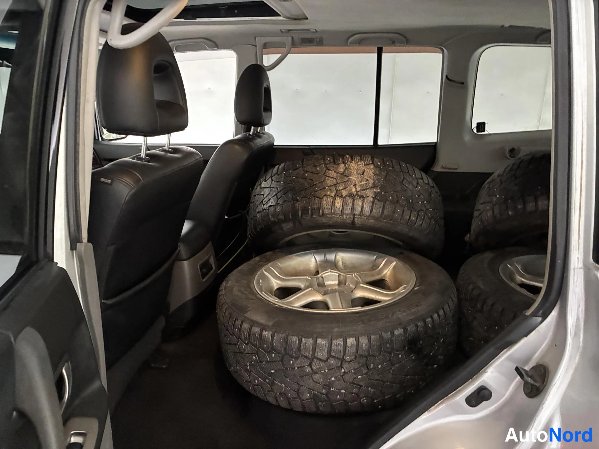 Hopea Mitsubishi Pajero 2003, tavaratila, kuva 13