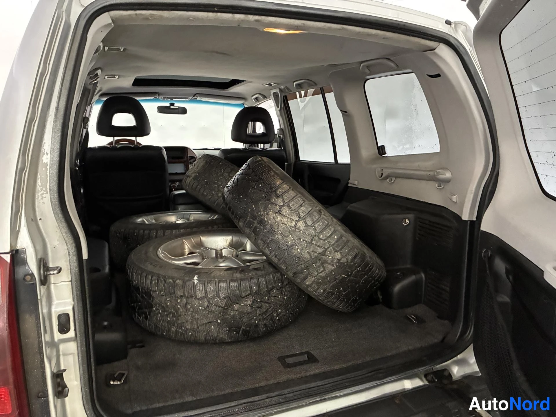 Hopea Mitsubishi Pajero 2003, tavaratila, kuva 14