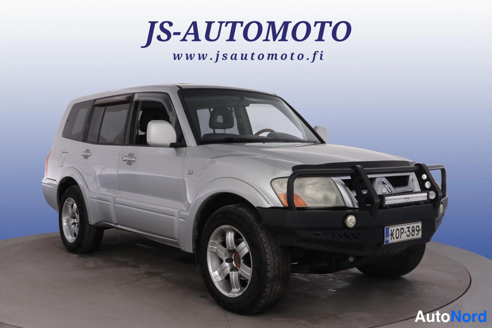 Hopea Mitsubishi Pajero 2003, etuviisto, keula oikealle, kuva 2