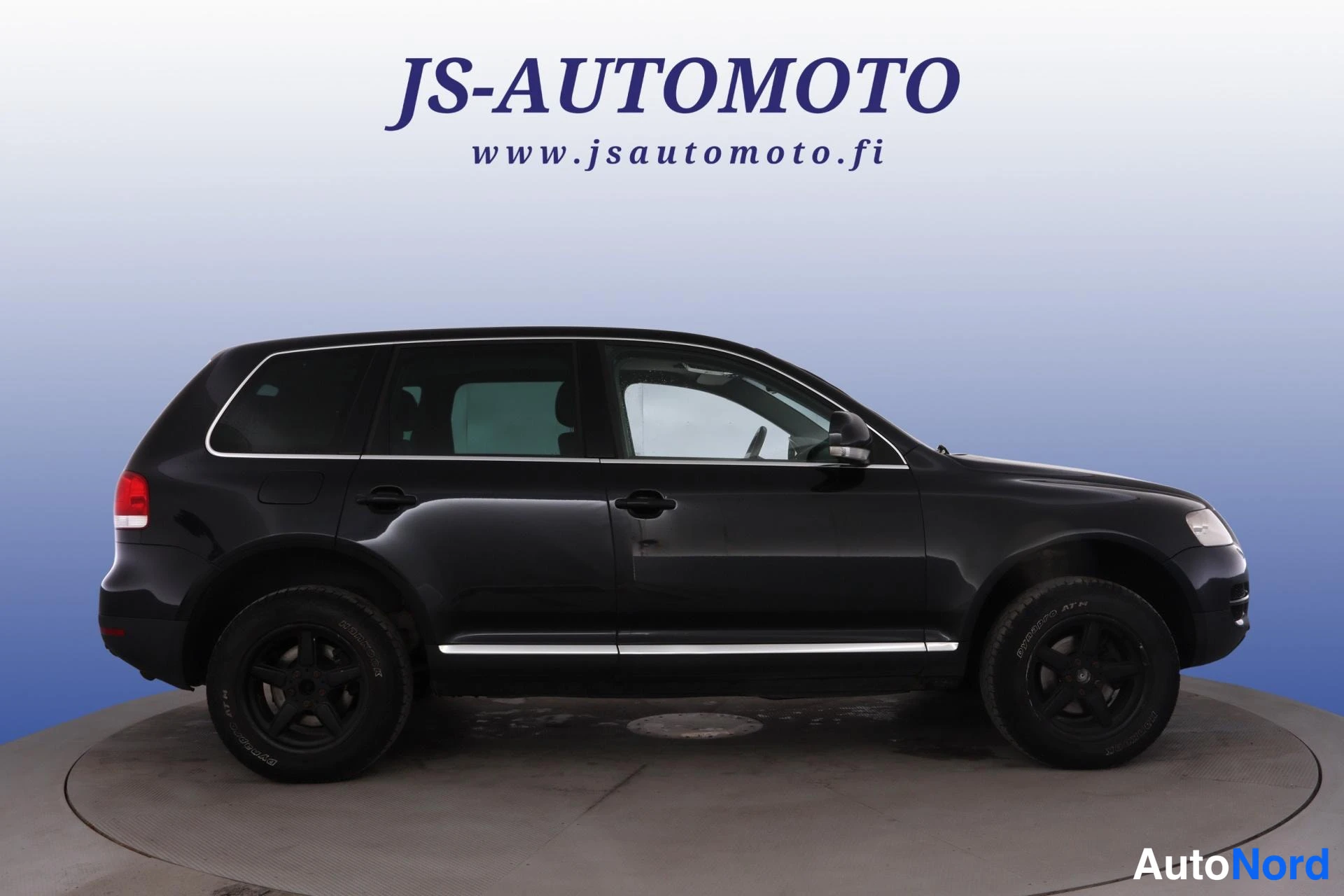 Musta Volkswagen Touareg 2007, sivulta, kuva 4