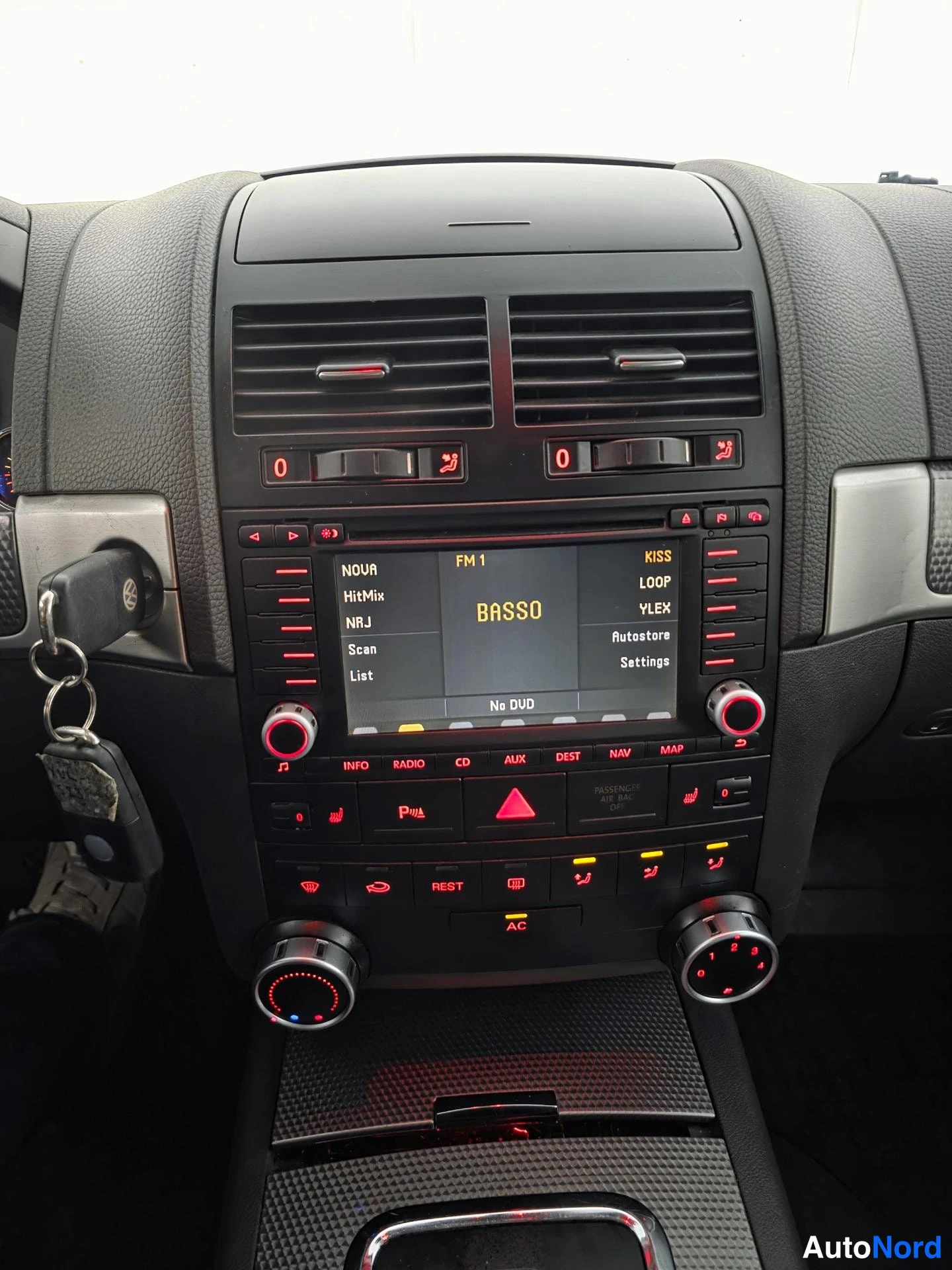 Musta Volkswagen Touareg 2007, yksityiskohta, kuva 18