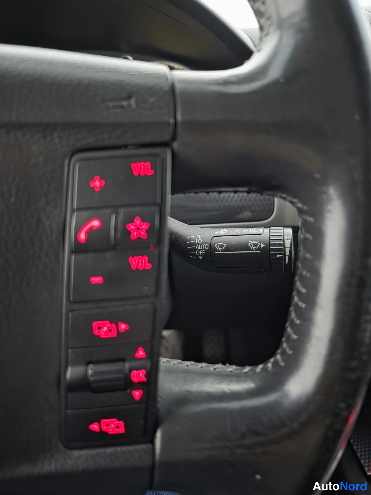 Musta Volkswagen Touareg 2007, yksityiskohta, kuva 22