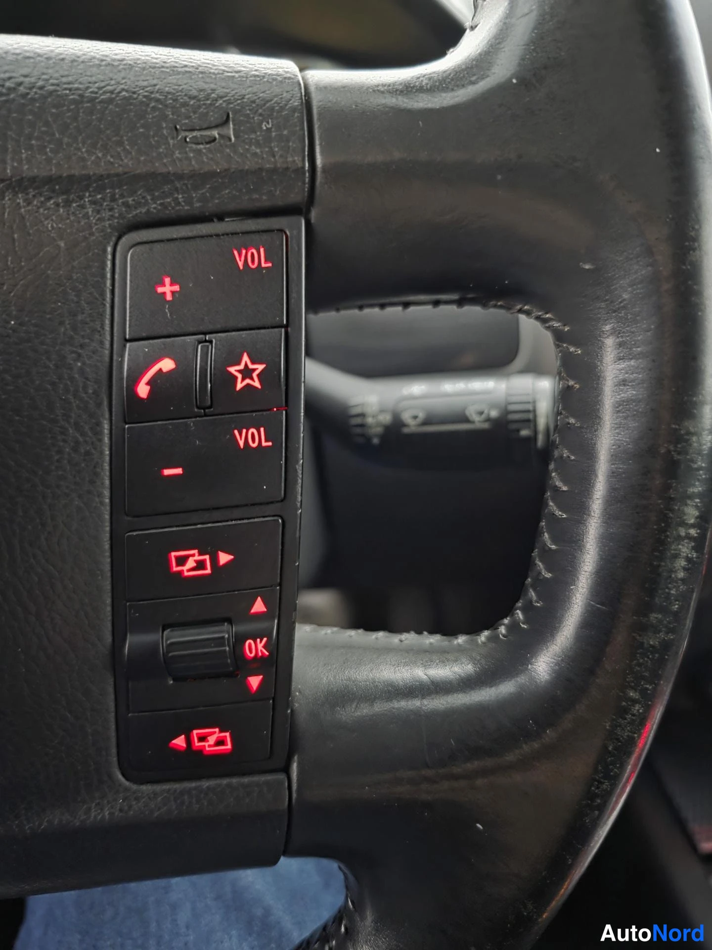 Musta Volkswagen Touareg 2007, yksityiskohta, kuva 23