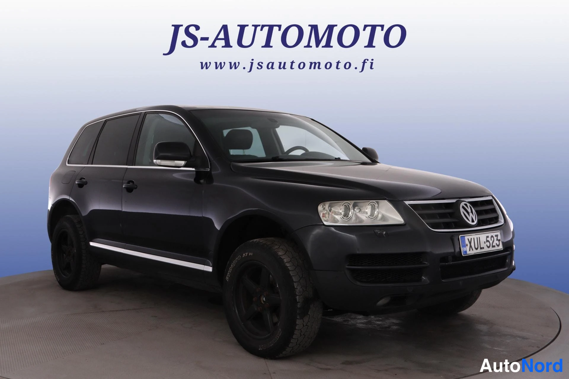 Musta Volkswagen Touareg 2007, etuviisto, keula oikealle, kuva 3