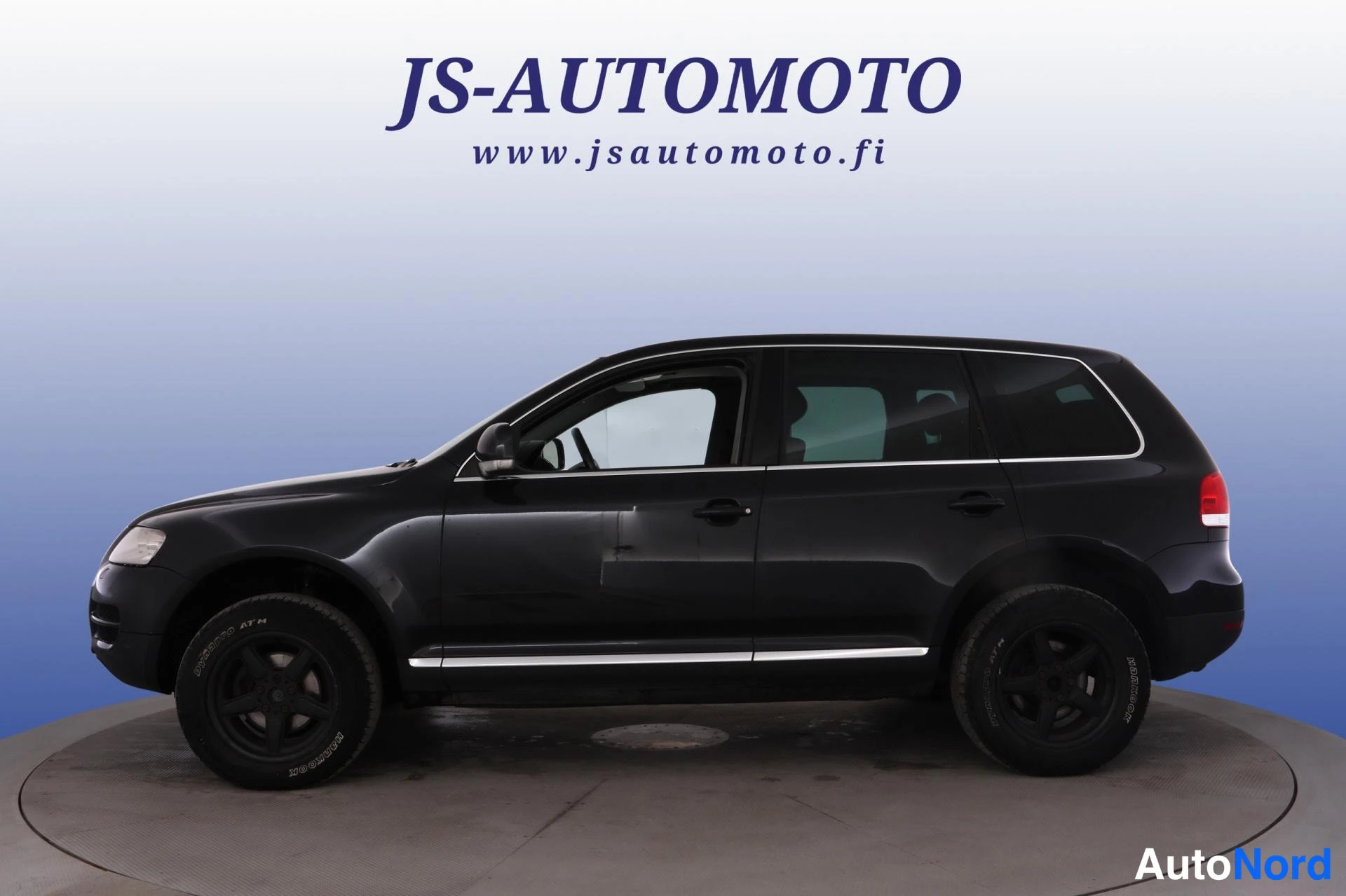 Musta Volkswagen Touareg 2007, etuviisto, keula vasemmalle, kuva 2