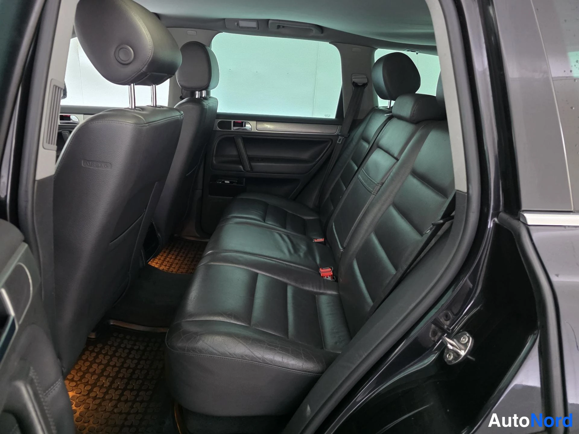 Musta Volkswagen Touareg 2007, takaistuimet, kuva 14