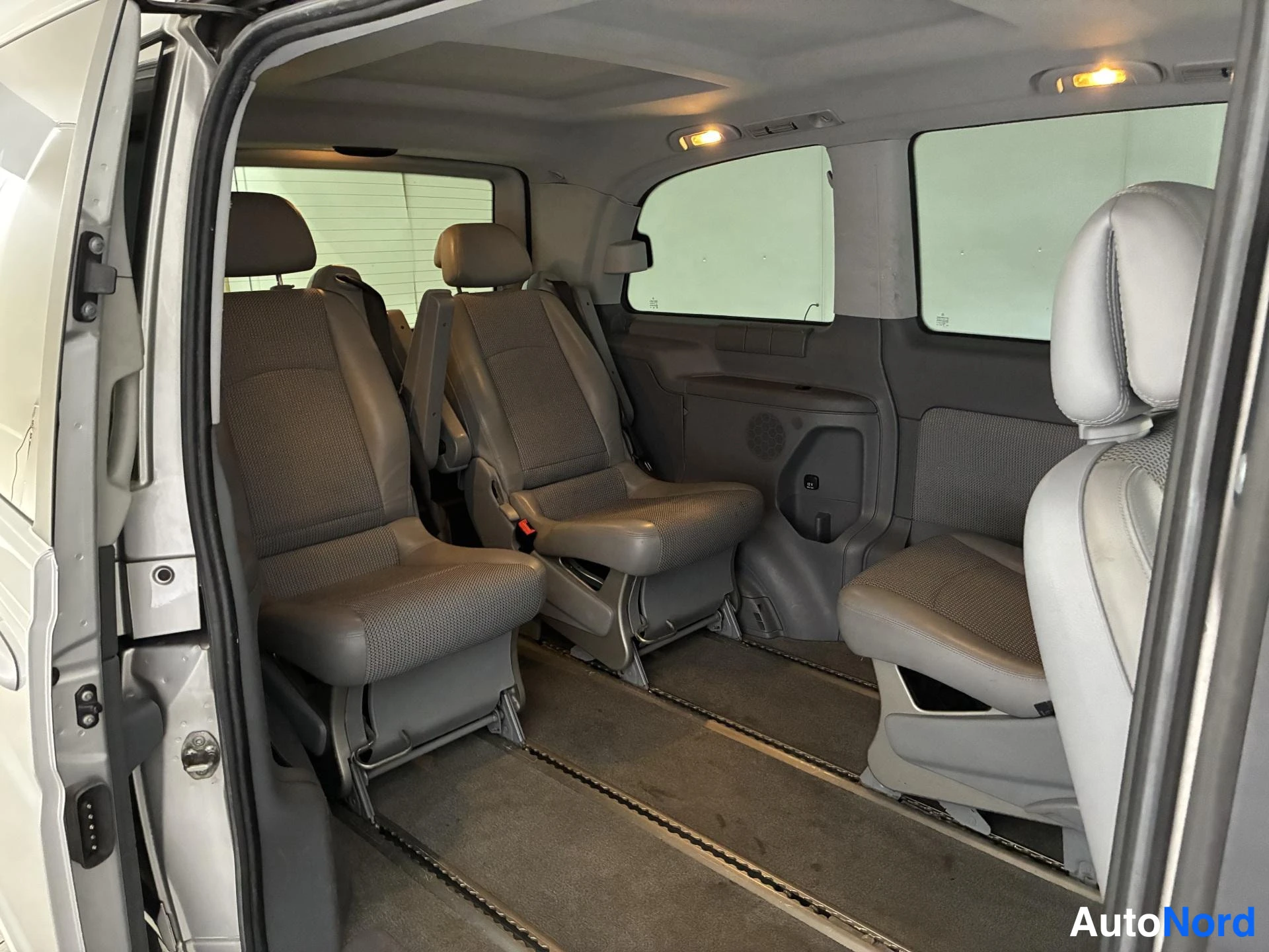 Hopea Mercedes-Benz Viano 2006, ohjaamo, kuva 12