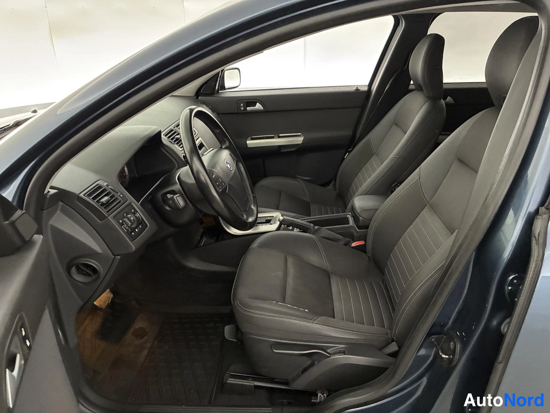 Blå Volvo V50 2006, framsäten, bild 11