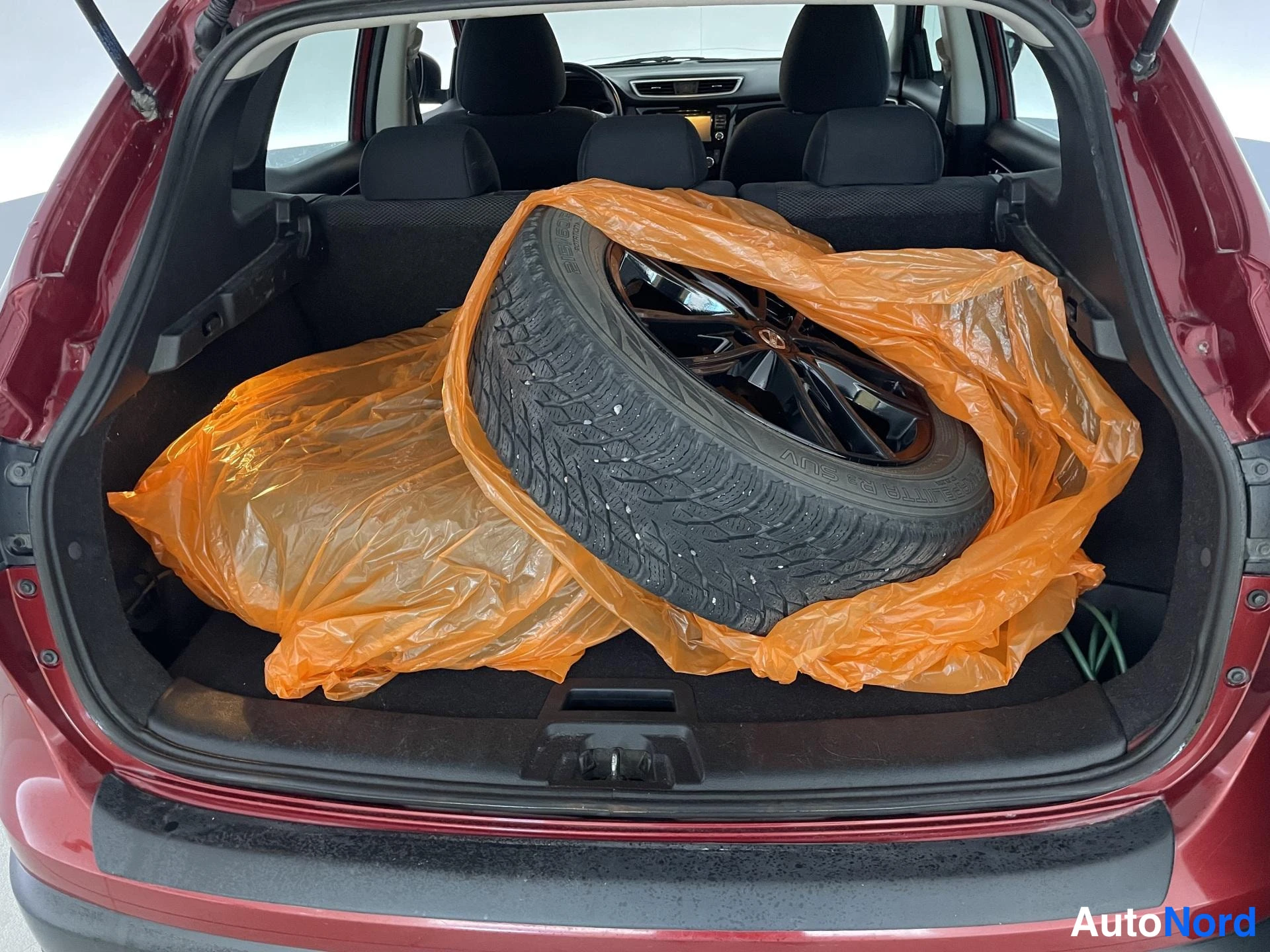 Punainen Nissan Qashqai 2014, tavaratila, kuva 14