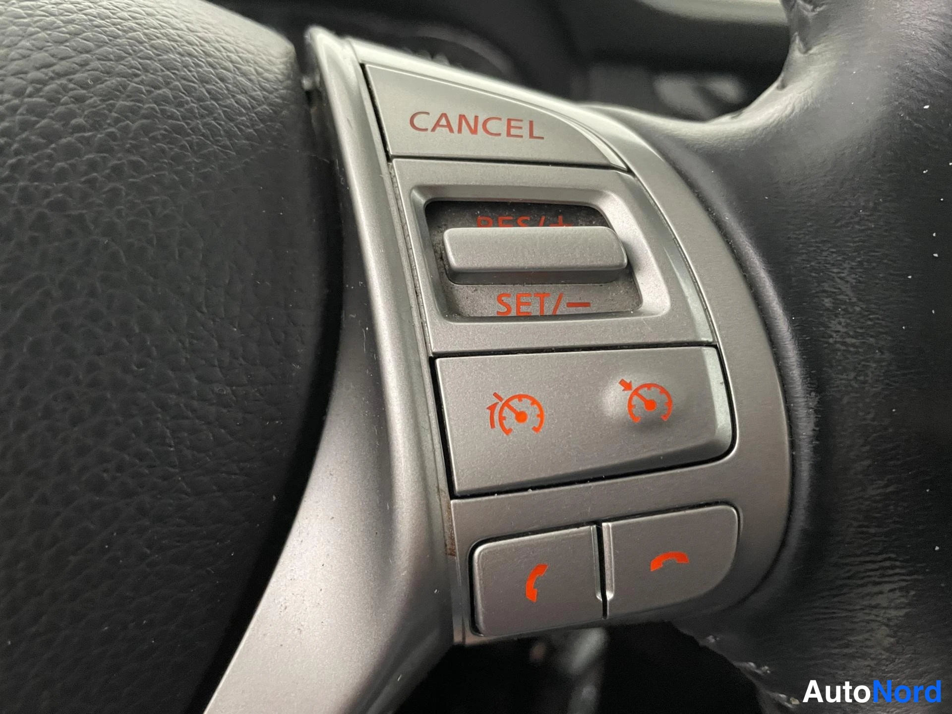 Punainen Nissan Qashqai 2014, yksityiskohta, kuva 16