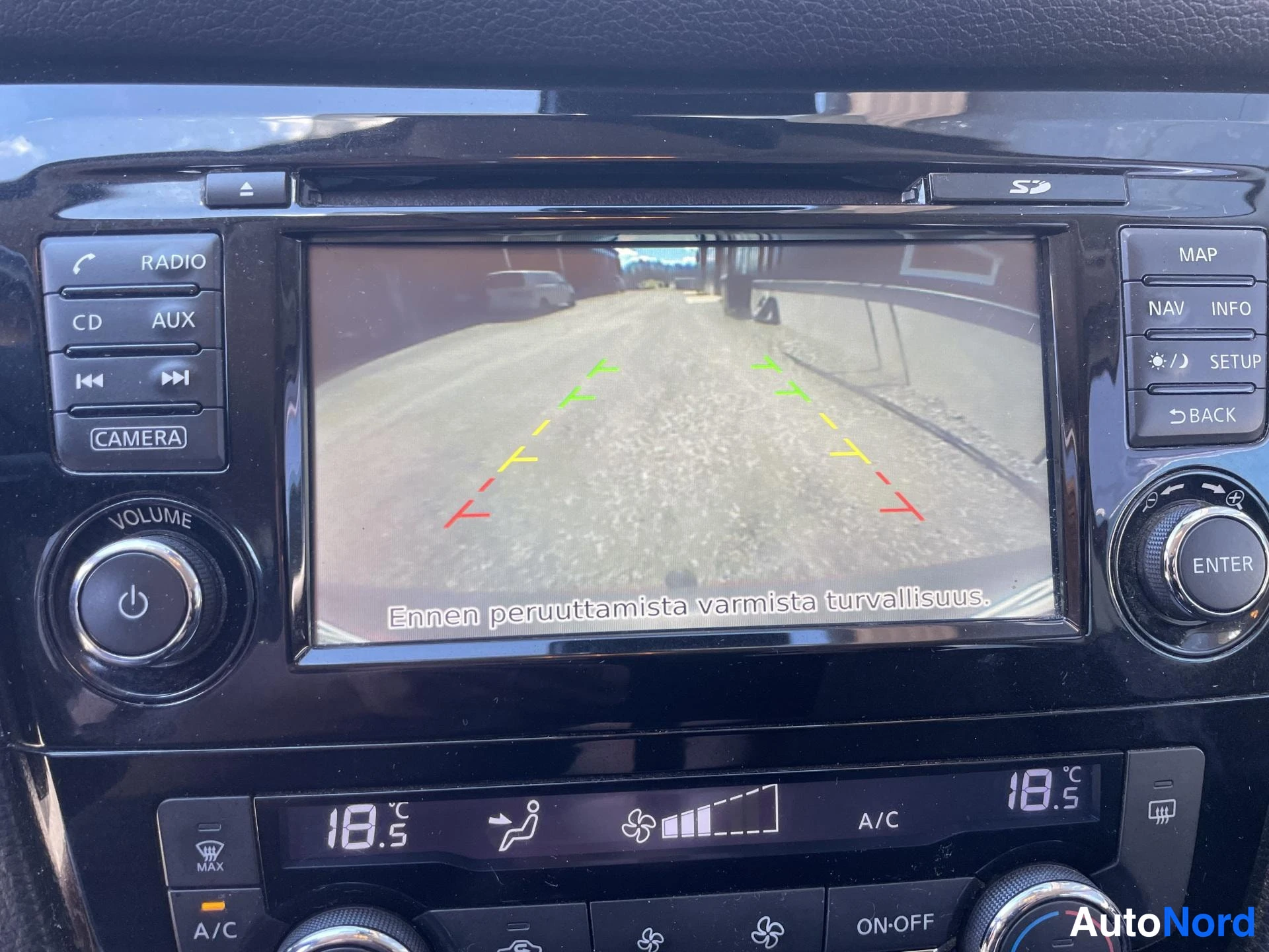 Punainen Nissan Qashqai 2014, yksityiskohta, kuva 18