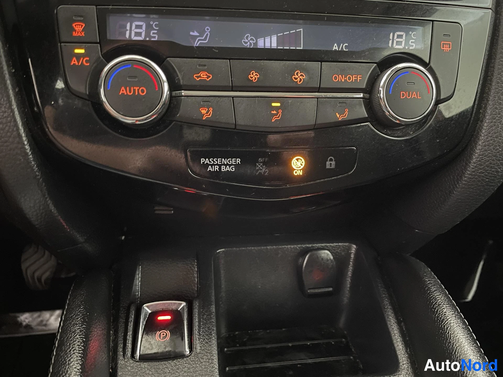 Punainen Nissan Qashqai 2014, yksityiskohta, kuva 20