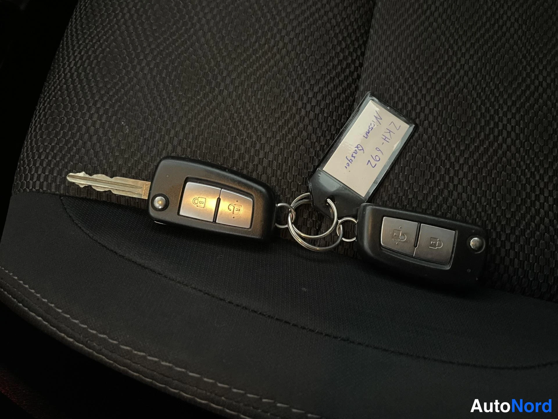 Punainen Nissan Qashqai 2014, yksityiskohta, kuva 22