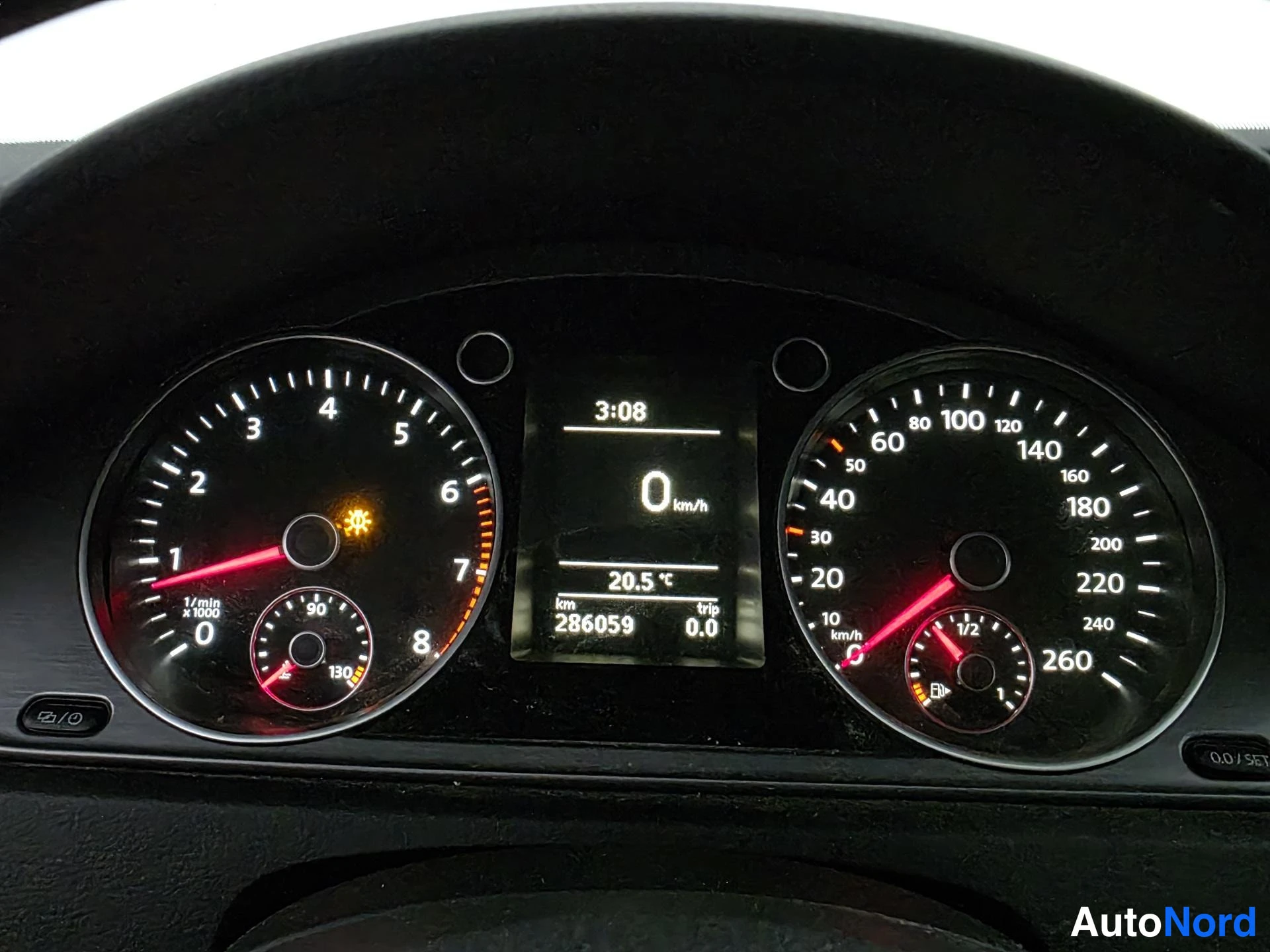 Sininen Volkswagen Passat 2015, yksityiskohta, kuva 15
