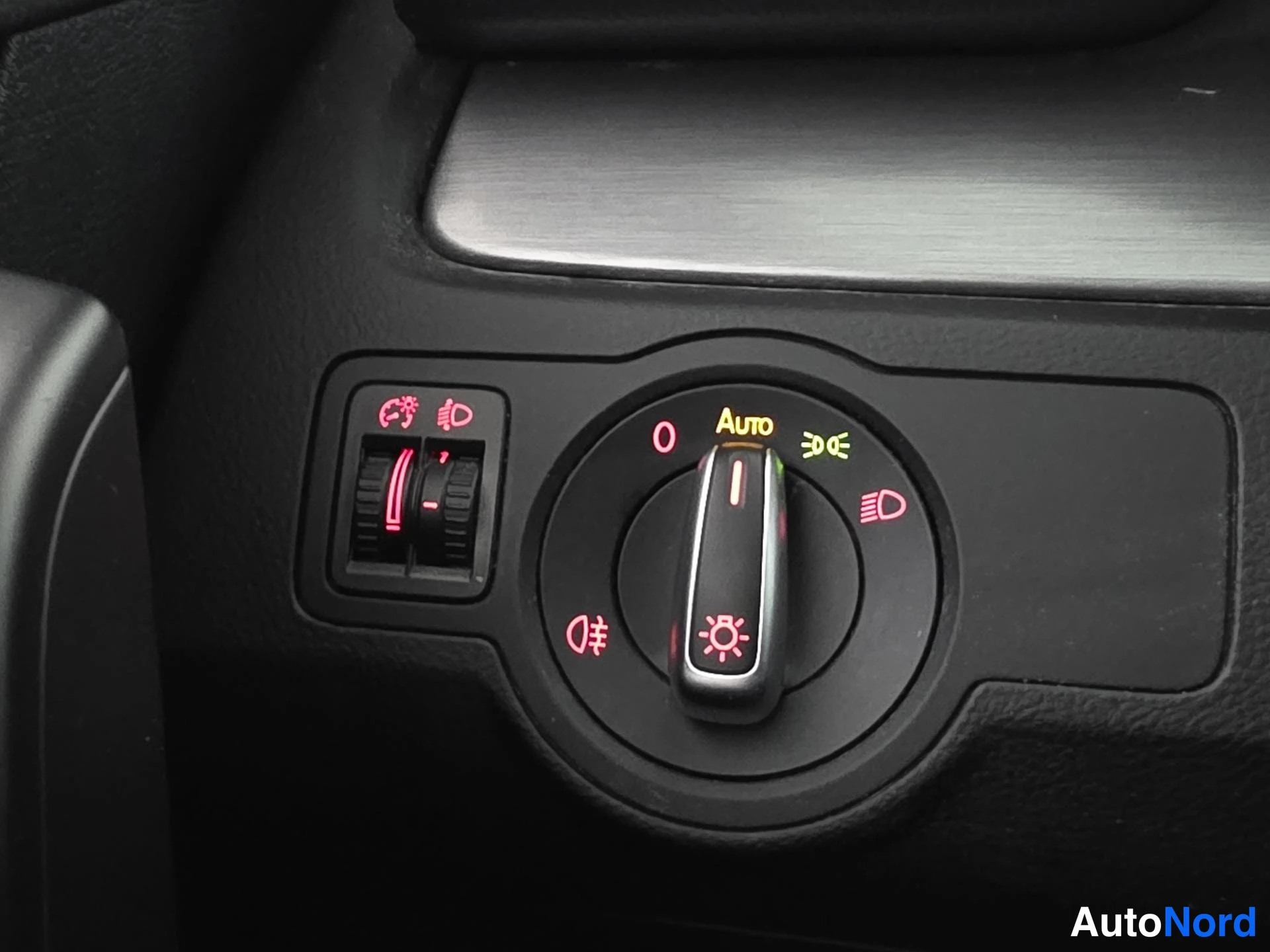 Sininen Volkswagen Passat 2015, yksityiskohta, kuva 22