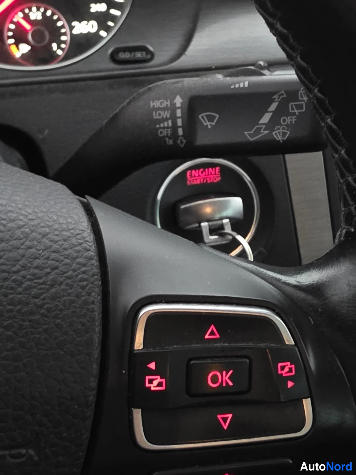 Sininen Volkswagen Passat 2015, yksityiskohta, kuva 23