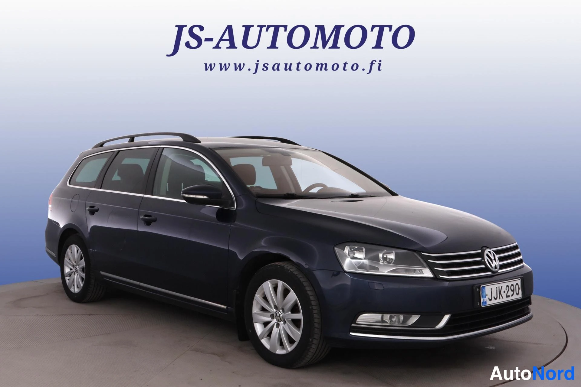 Sininen Volkswagen Passat 2015, etuviisto, keula oikealle, kuva 4