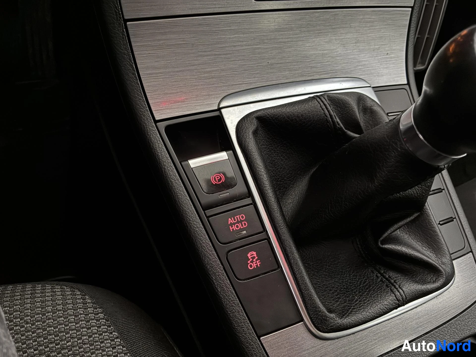 Ruskea Volkswagen Passat 2011, yksityiskohta, kuva 20