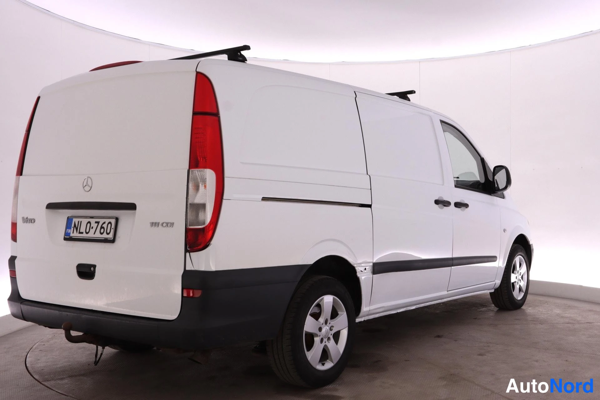 Valkoinen Mercedes-Benz Vito 2009, takaviisto, kuva 6