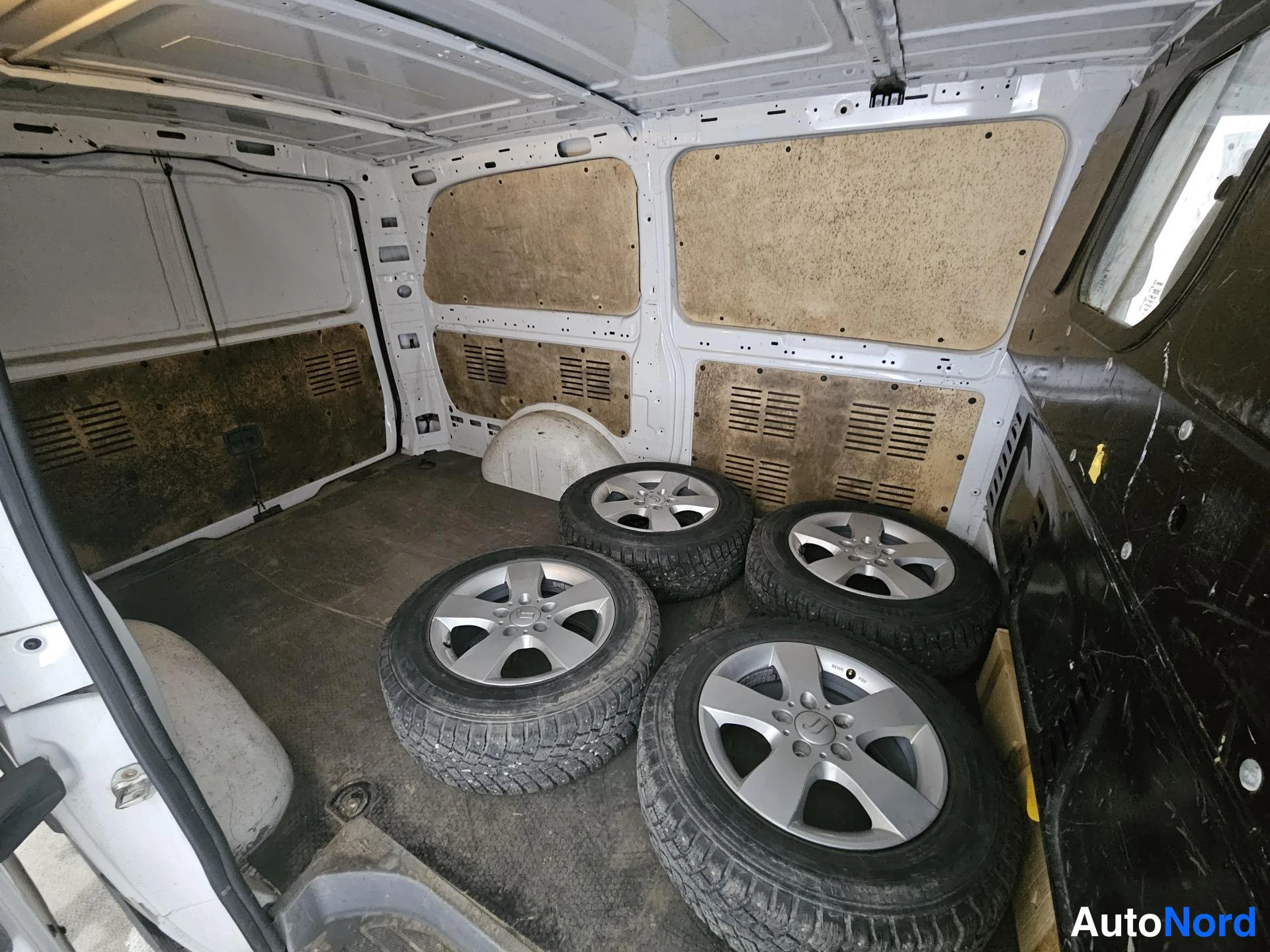 Valkoinen Mercedes-Benz Vito 2009, tavaratila, kuva 12