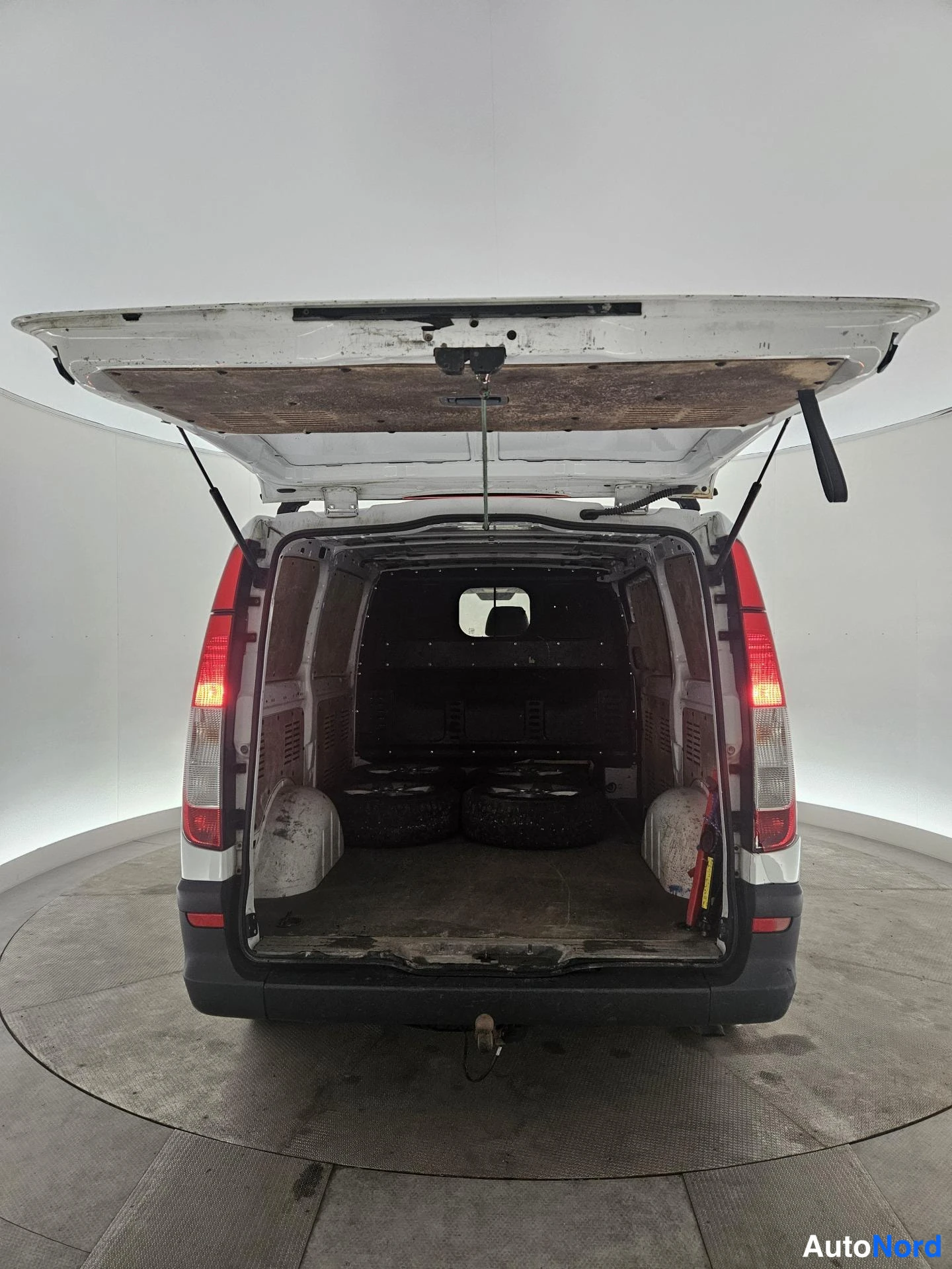 Valkoinen Mercedes-Benz Vito 2009, takaa, kuva 7