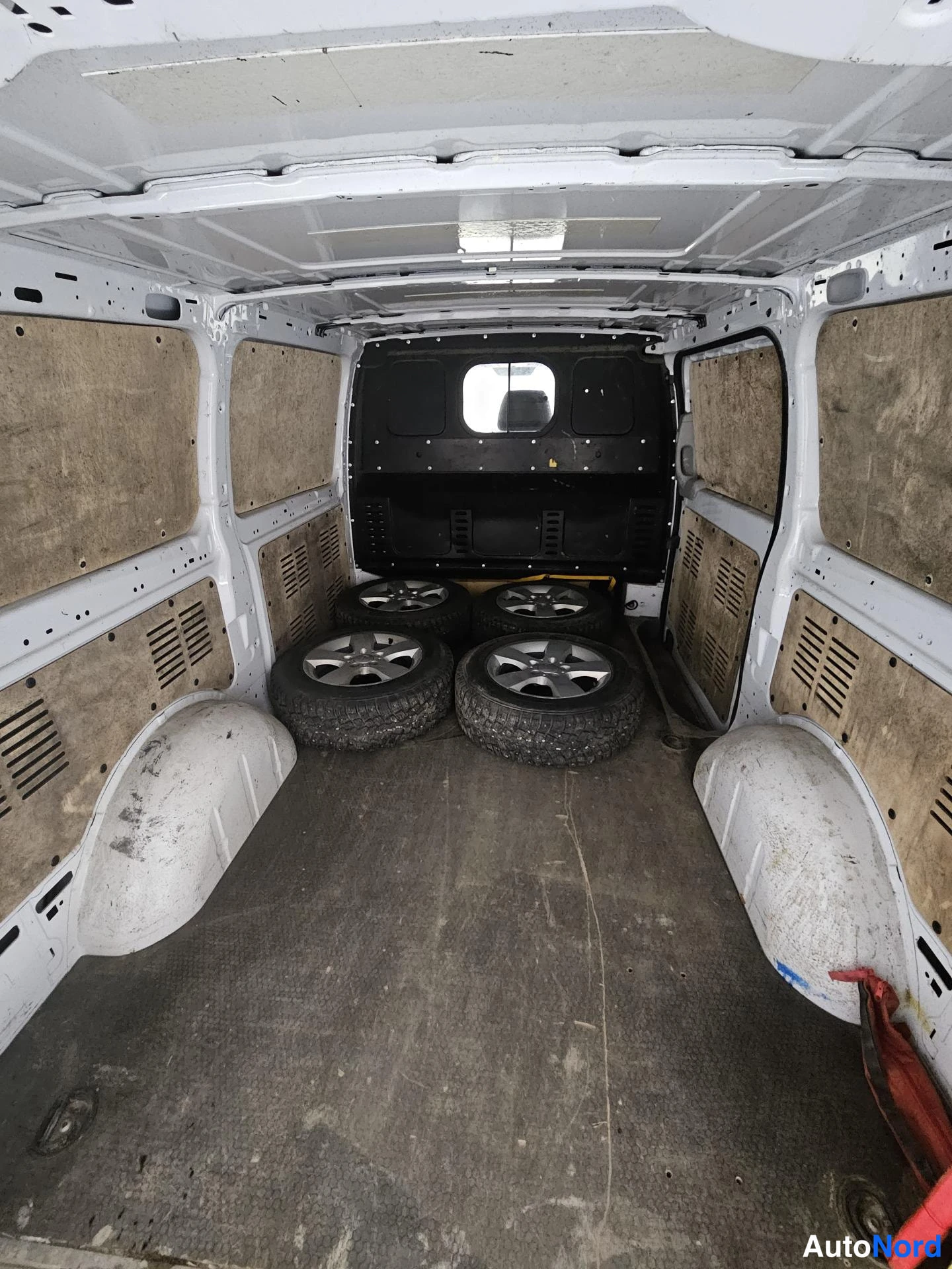 Valkoinen Mercedes-Benz Vito 2009, tavaratila, kuva 10