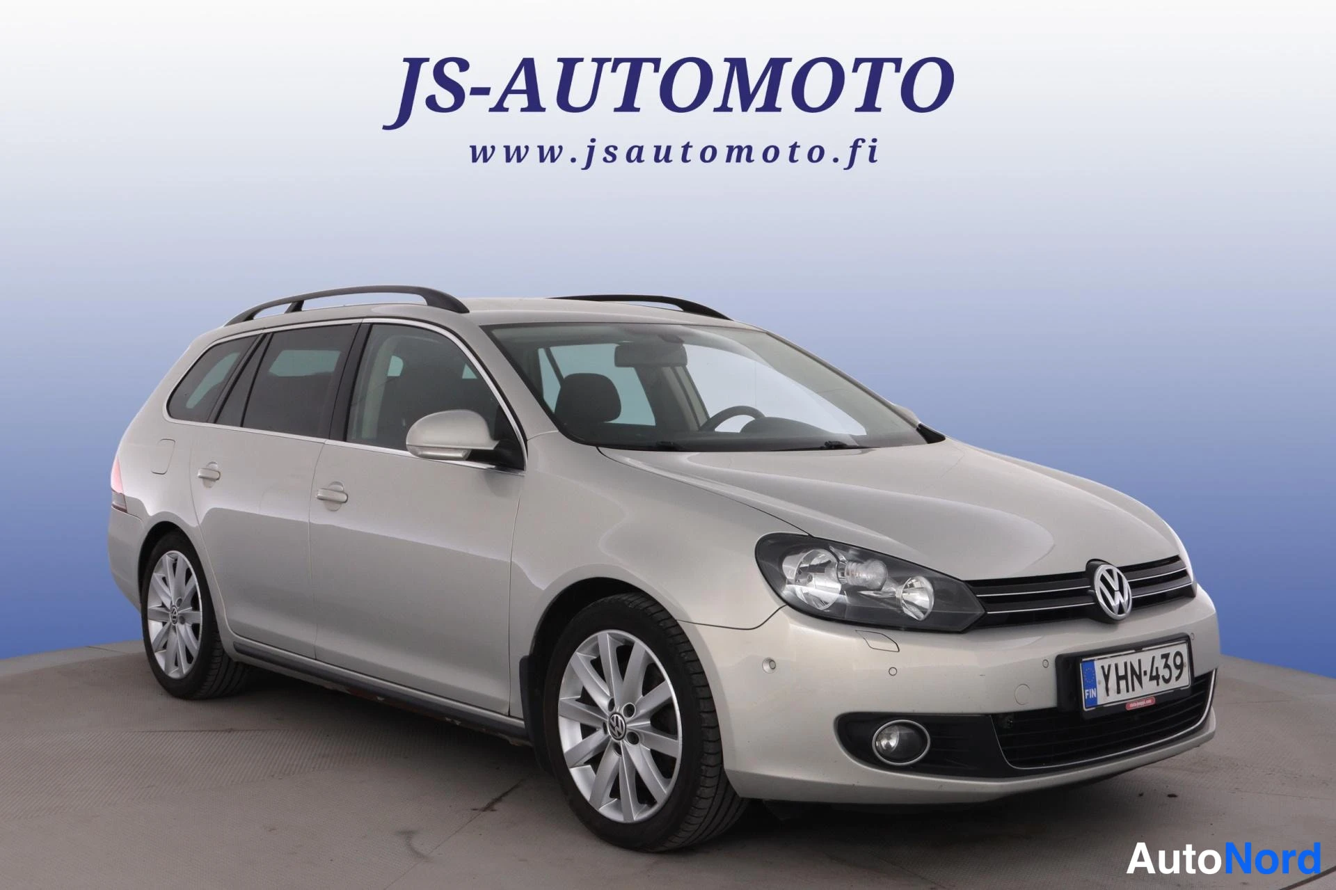 Hopea Volkswagen Golf 2011, etuviisto, keula oikealle, kuva 2