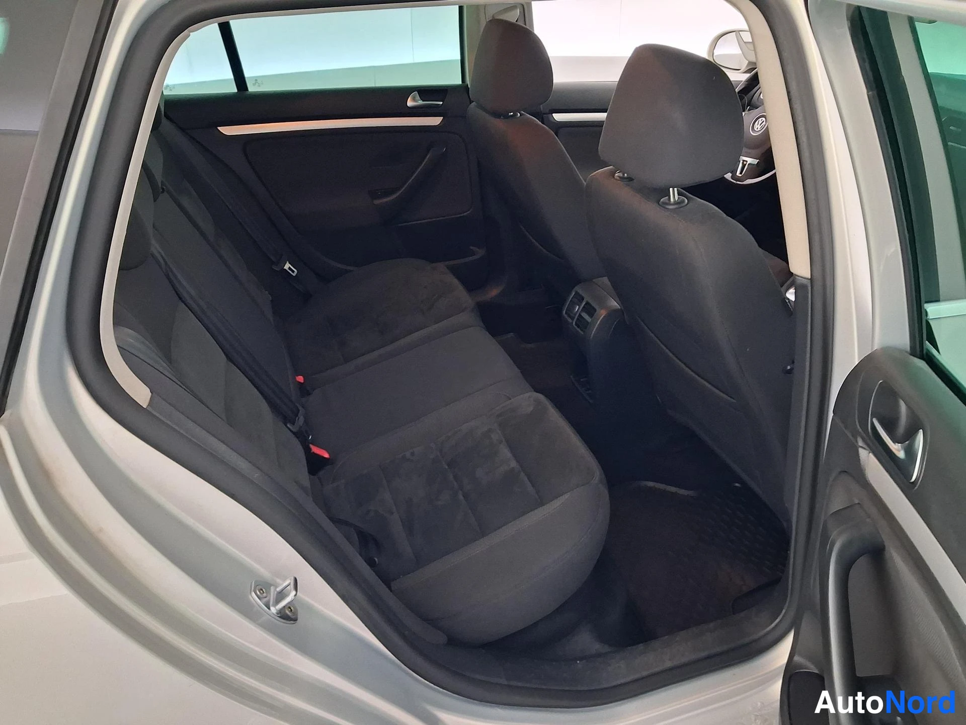 Hopea Volkswagen Golf 2011, takaistuimet, kuva 12