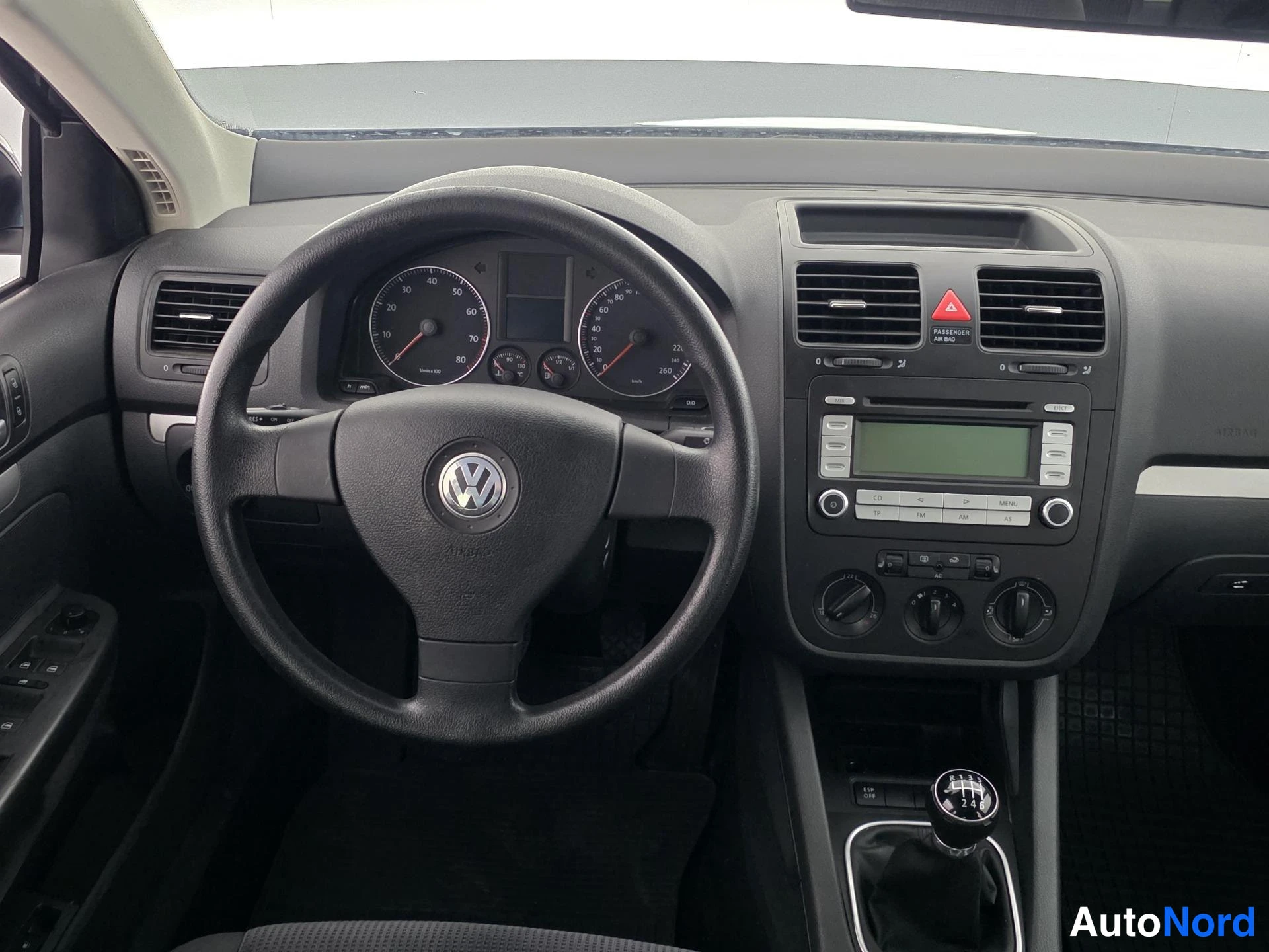 Sininen Volkswagen Jetta 2007, ohjaamo, kuva 11