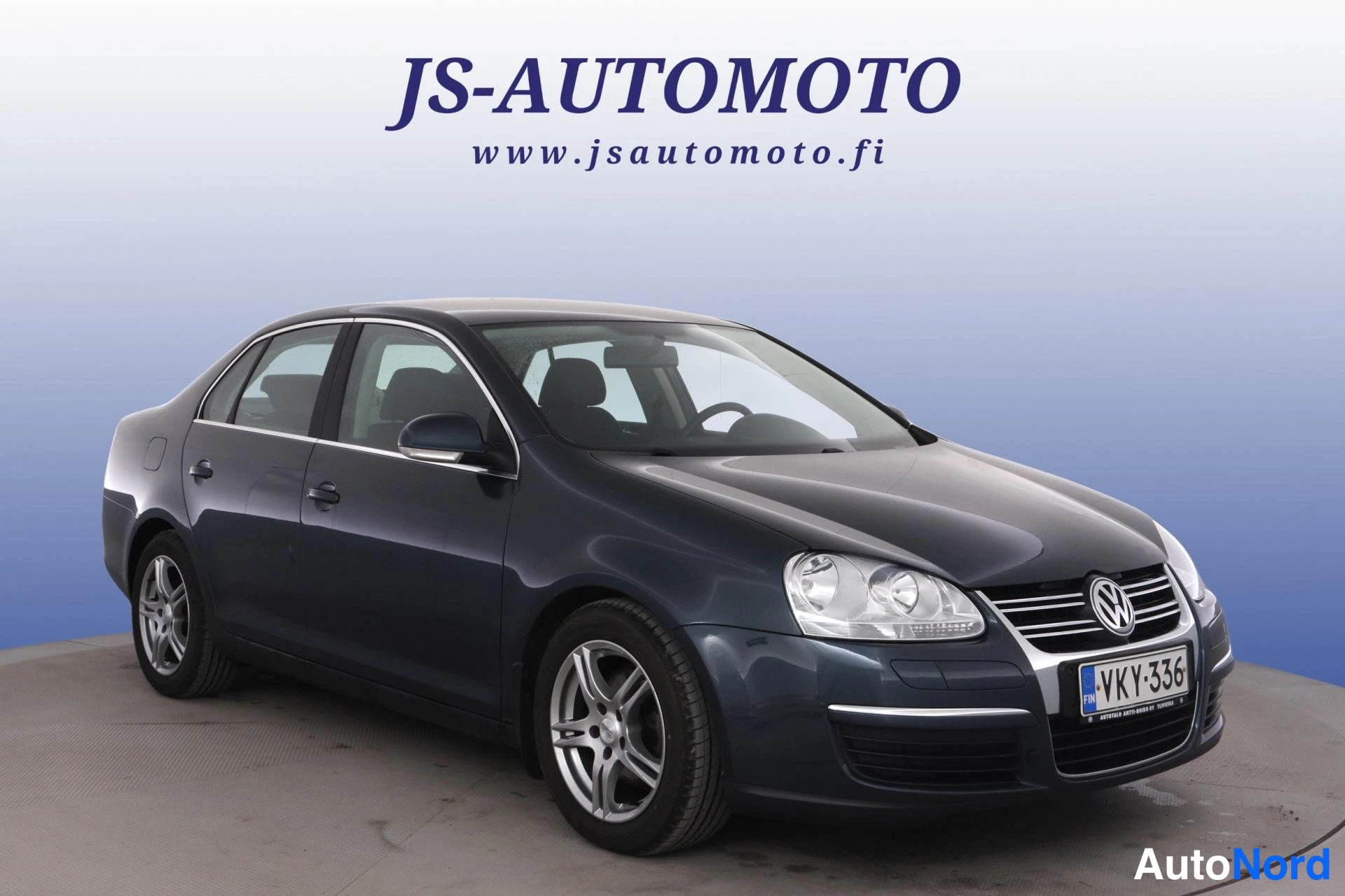 Sininen Volkswagen Jetta 2007, etuviisto, keula oikealle, kuva 3