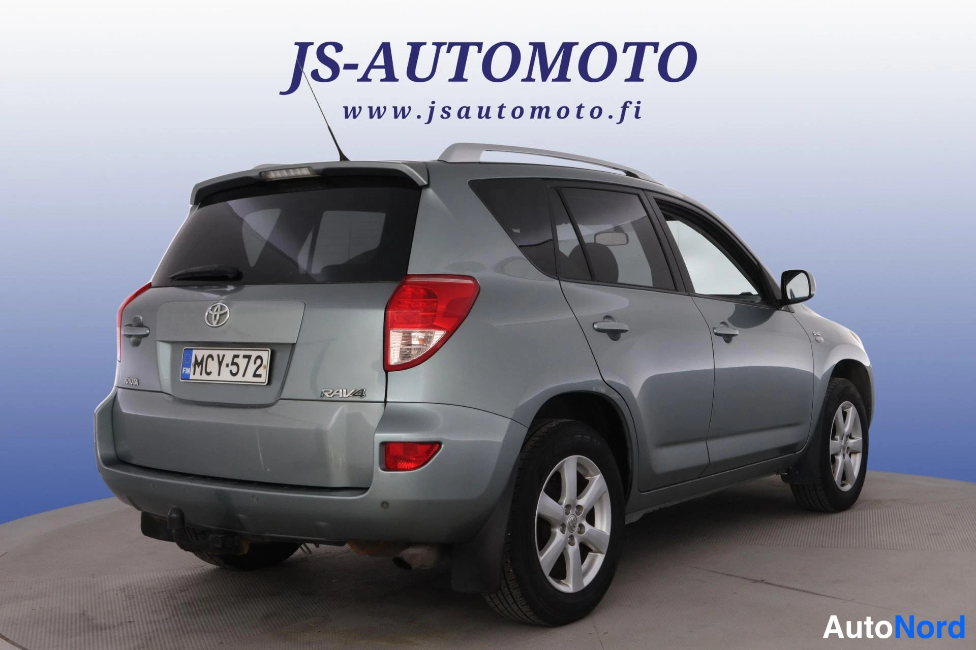 Grön Toyota RAV4 2008, snett bakifrån, bild 5
