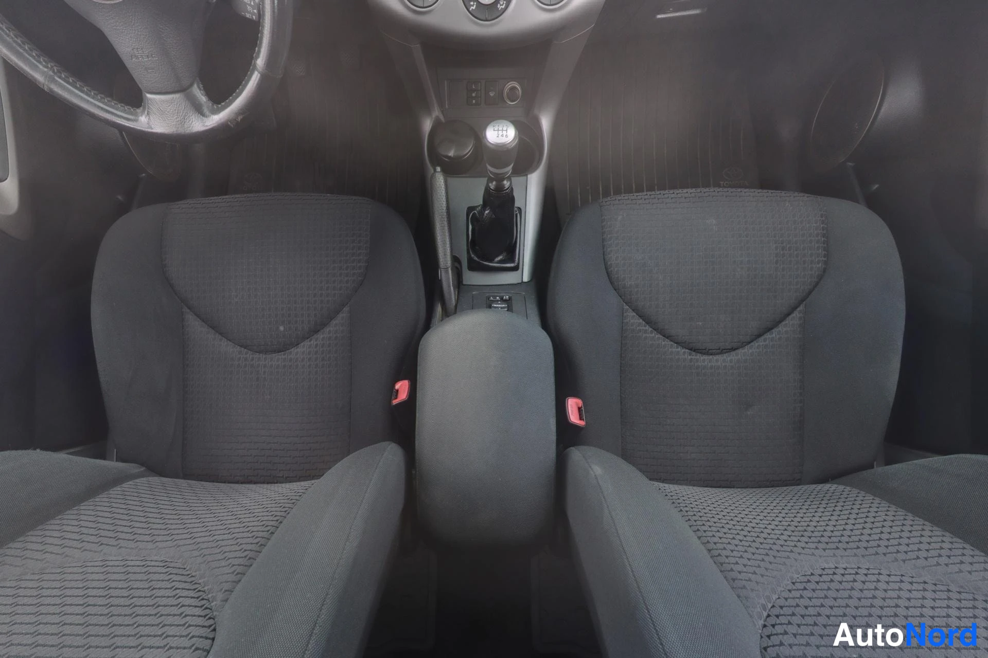 Grön Toyota RAV4 2008, framsäten, bild 12