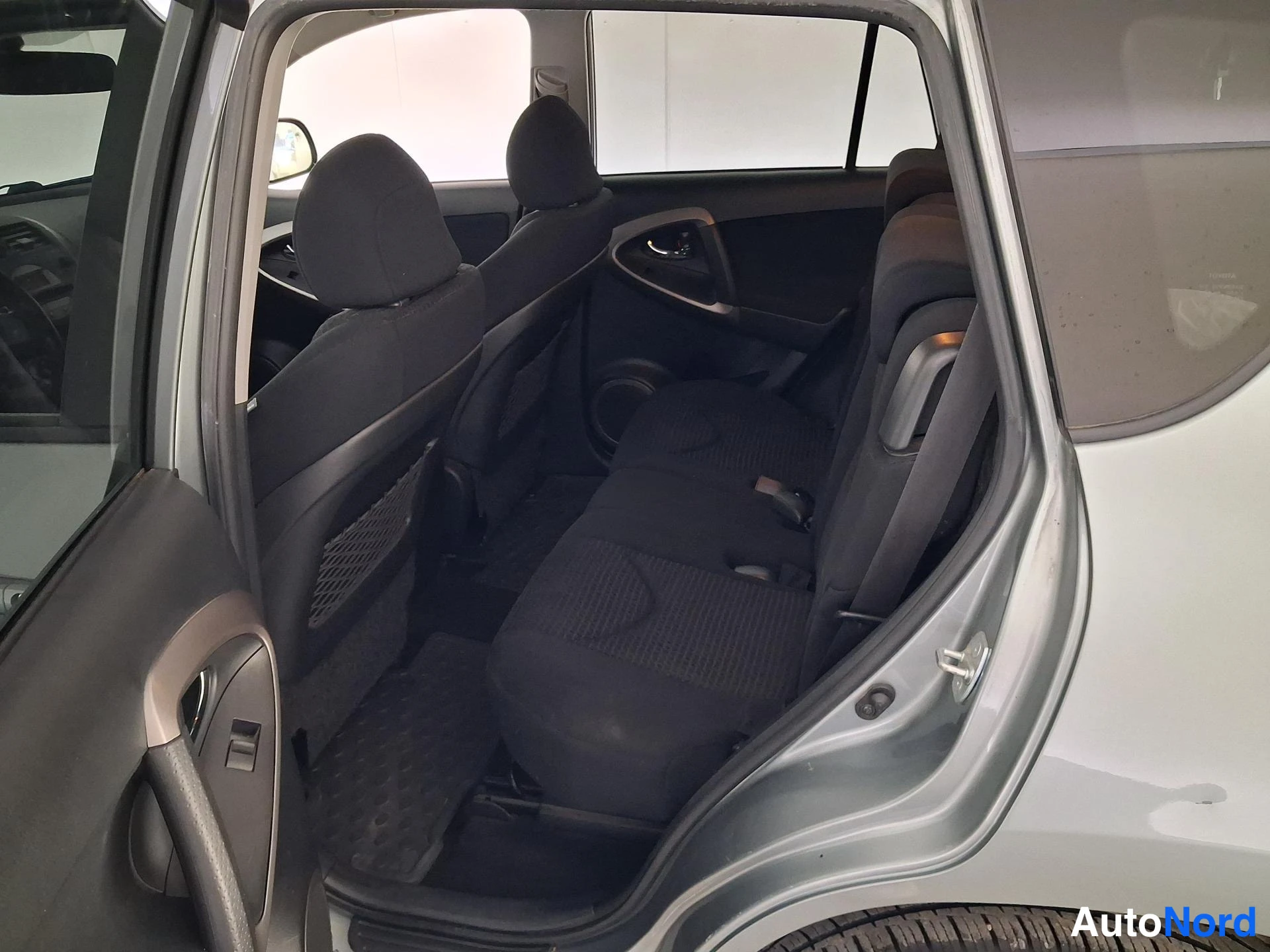 Grön Toyota RAV4 2008, baksäten, bild 13