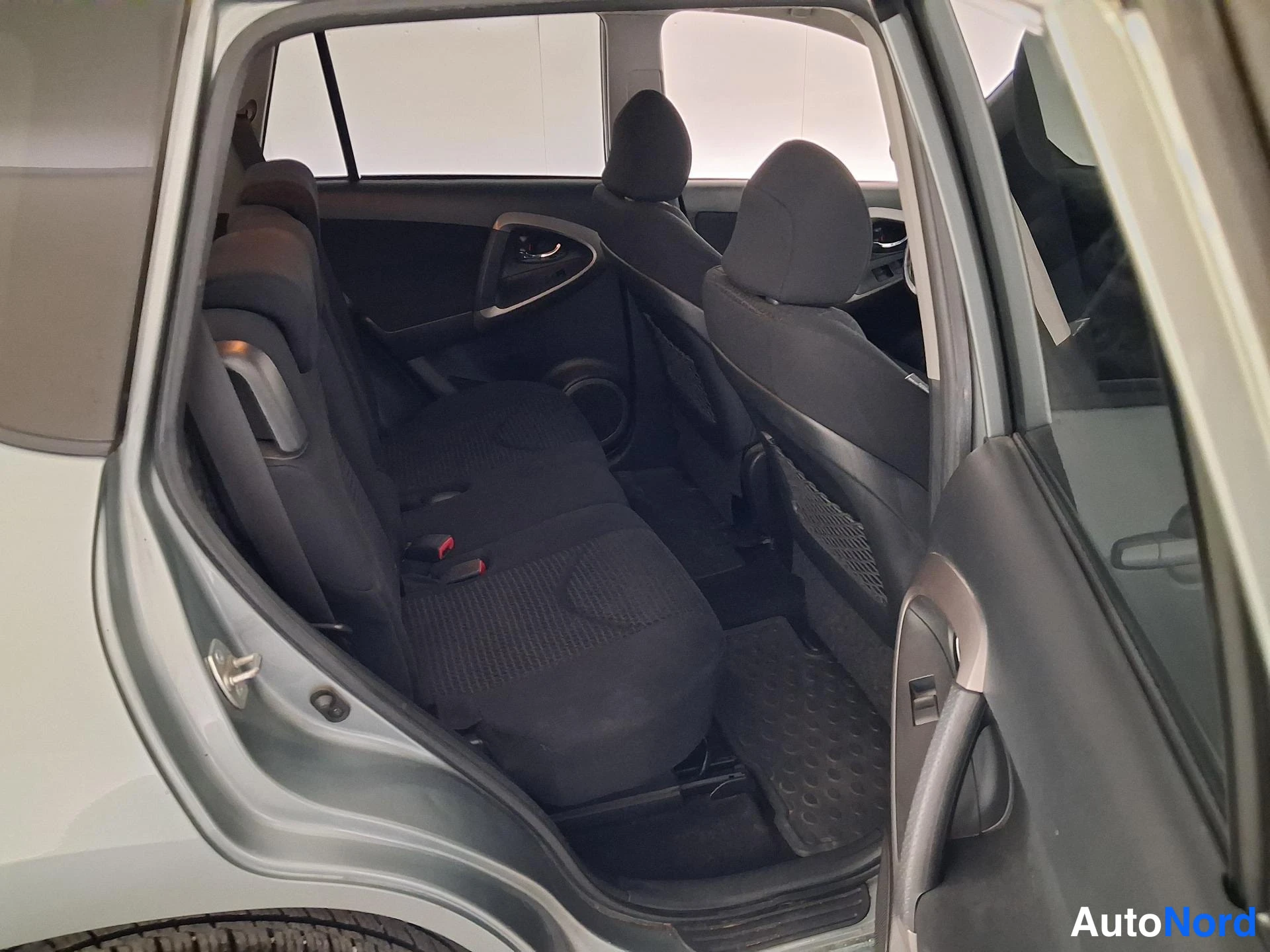 Grön Toyota RAV4 2008, baksäten, bild 14