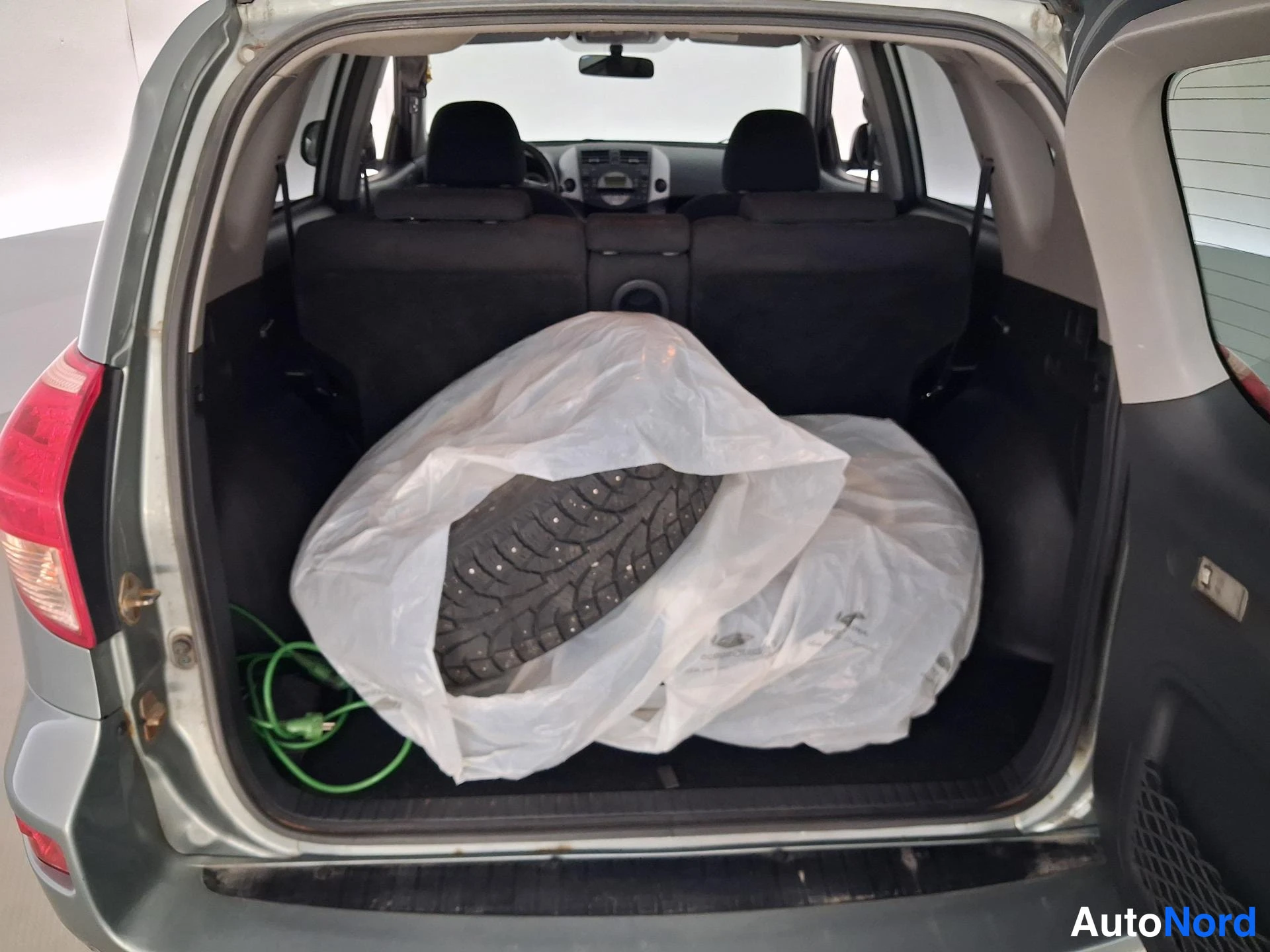 Grön Toyota RAV4 2008, bagageutrymme, bild 15