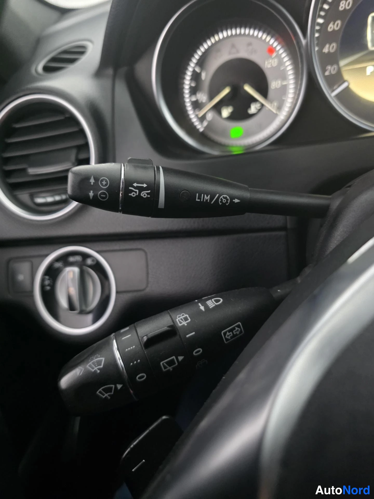 Musta Mercedes-Benz C 2012, yksityiskohta, kuva 21
