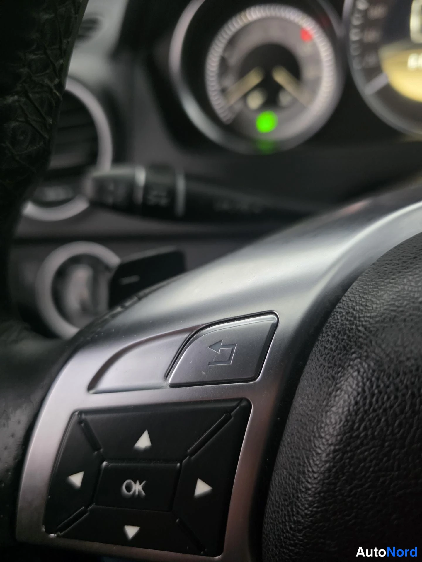 Musta Mercedes-Benz C 2012, yksityiskohta, kuva 23
