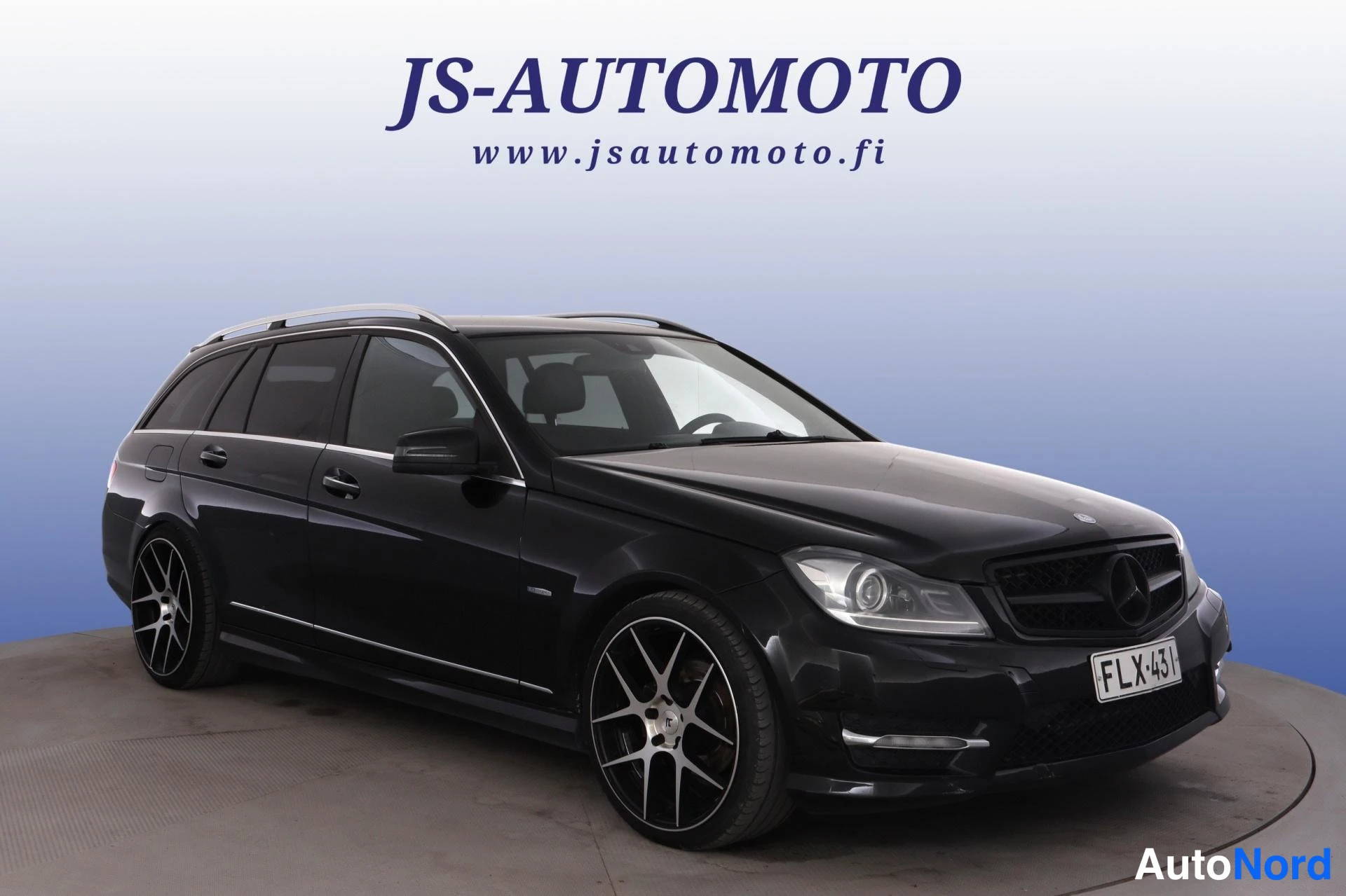 Musta Mercedes-Benz C 2012, etuviisto, keula oikealle, kuva 2