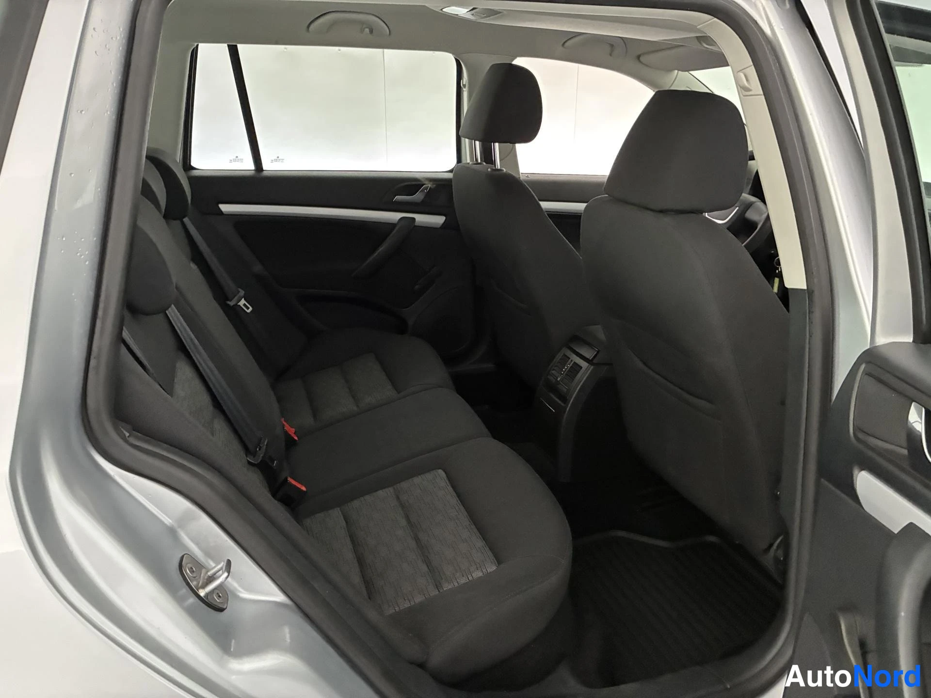 Hopea Skoda Octavia 2011, takaistuimet, kuva 11