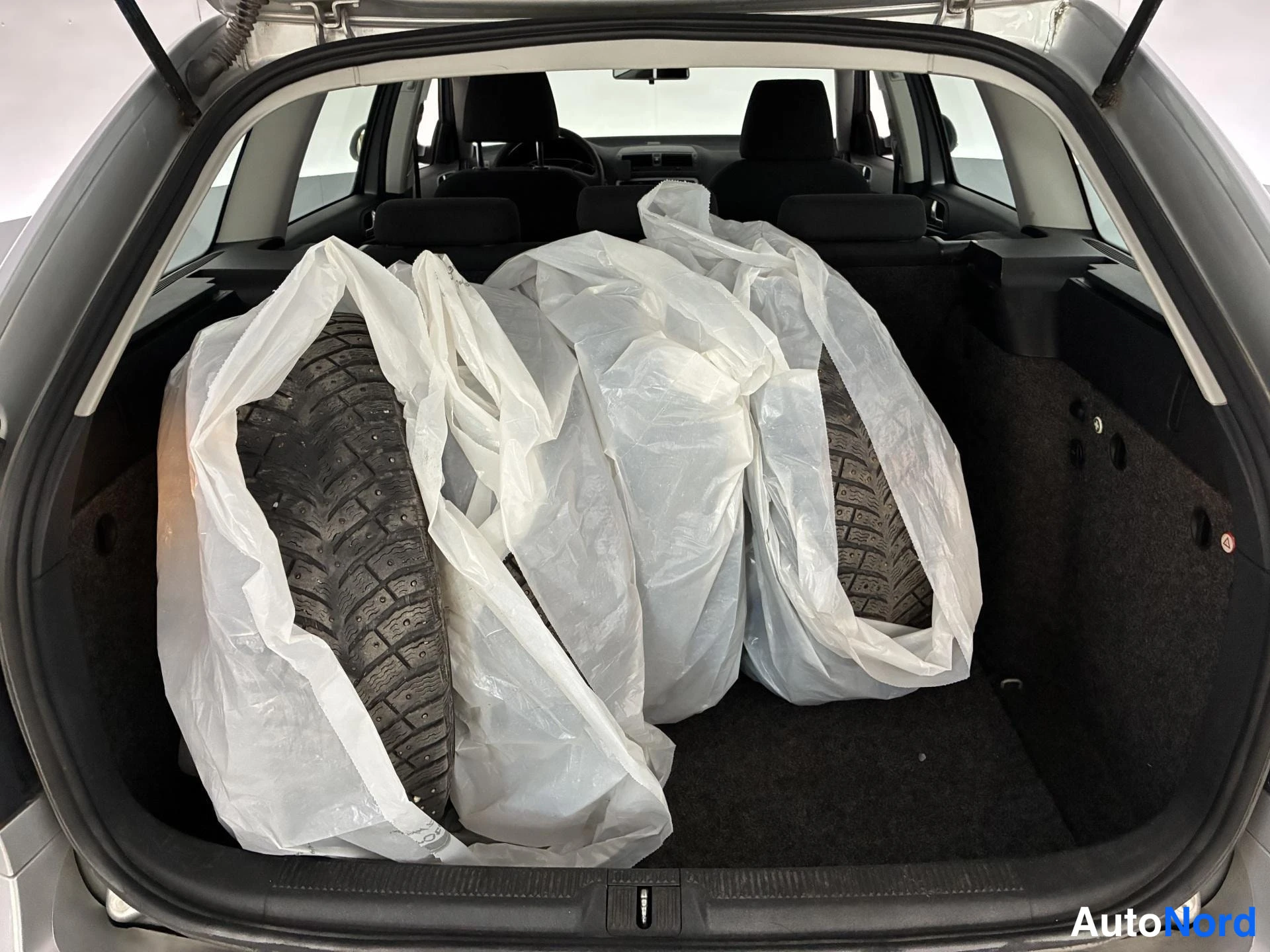 Hopea Skoda Octavia 2011, tavaratila, kuva 12
