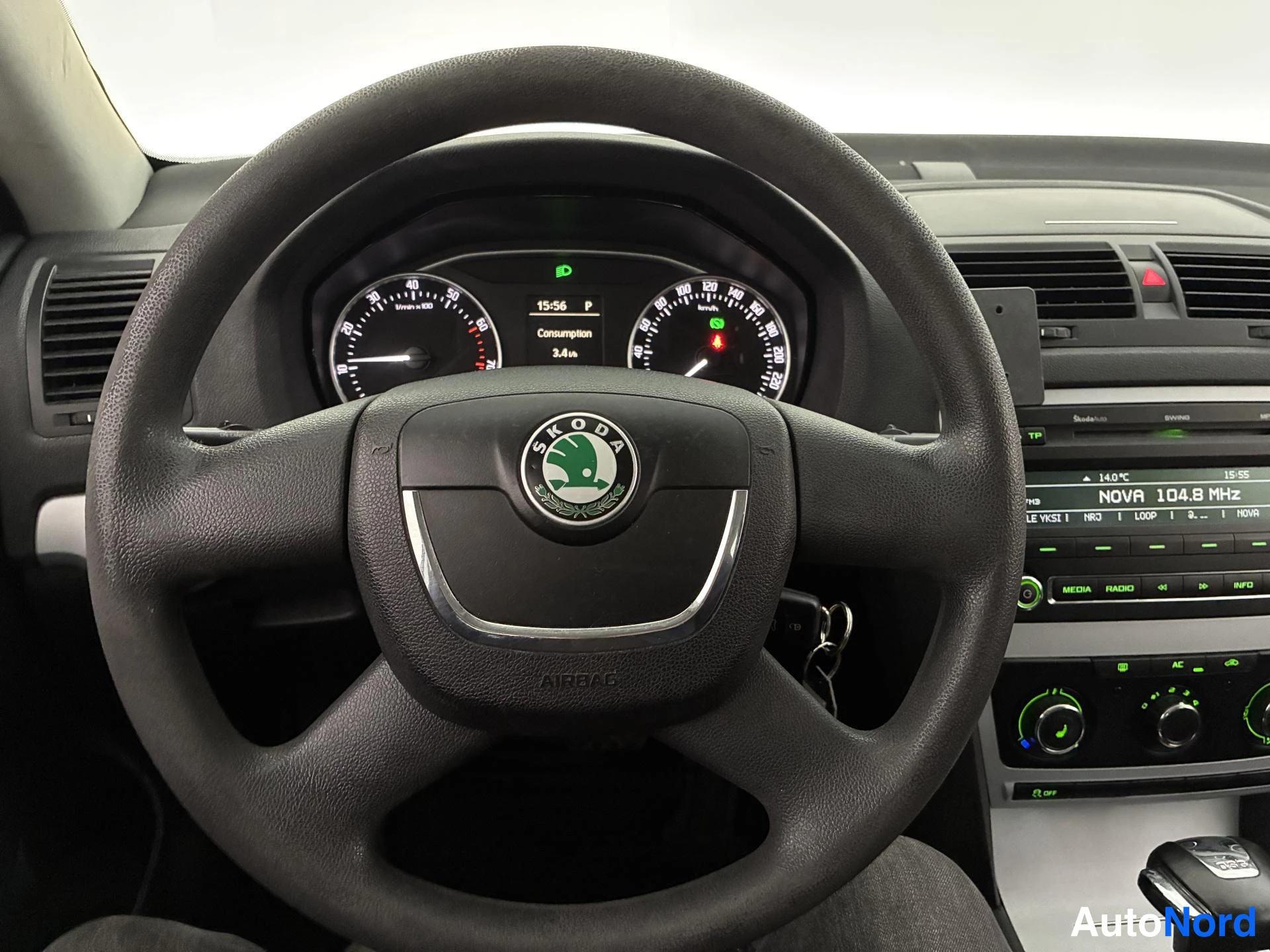 Hopea Skoda Octavia 2011, ohjaamo, kuva 7