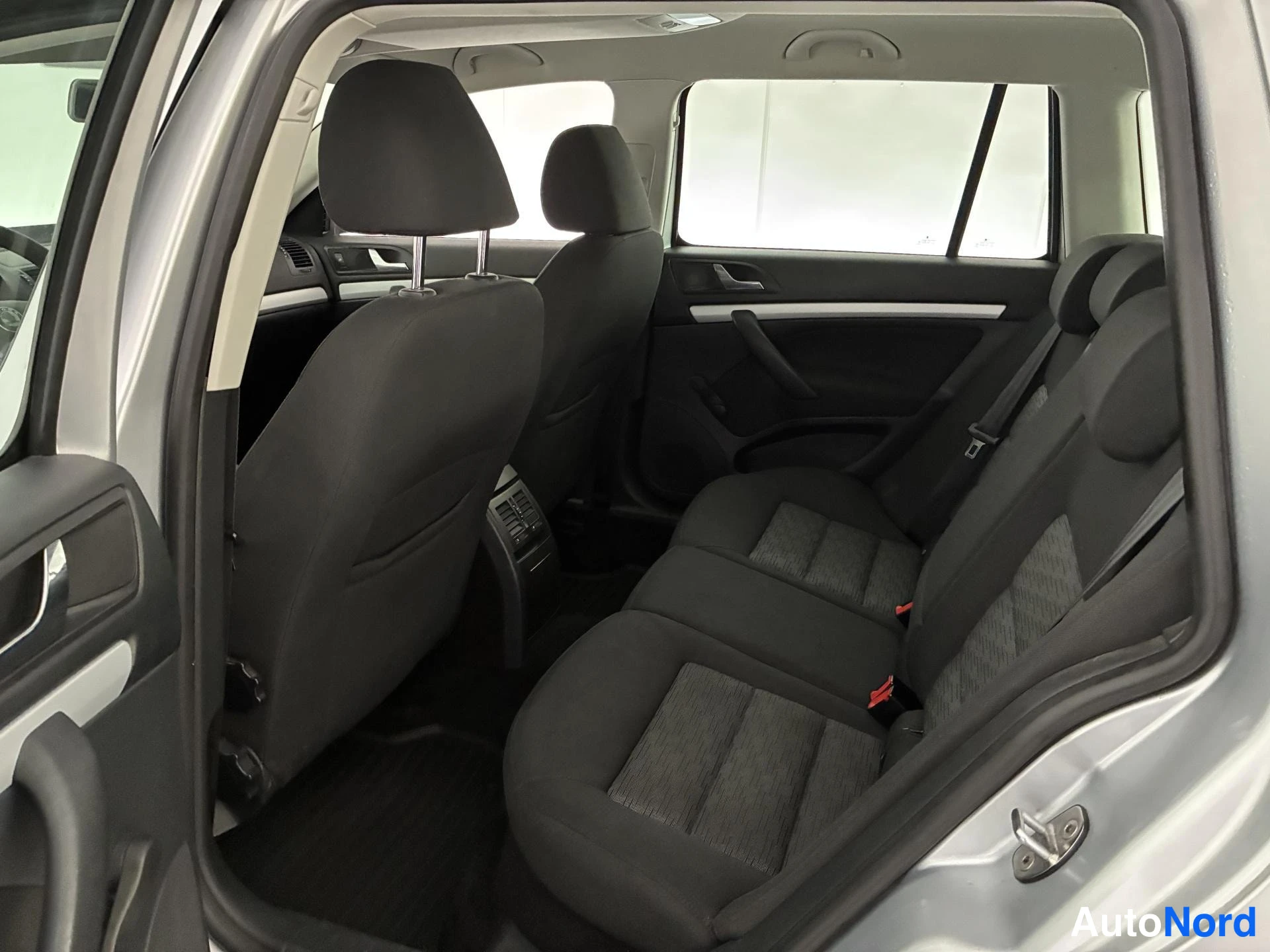 Hopea Skoda Octavia 2011, takaistuimet, kuva 10