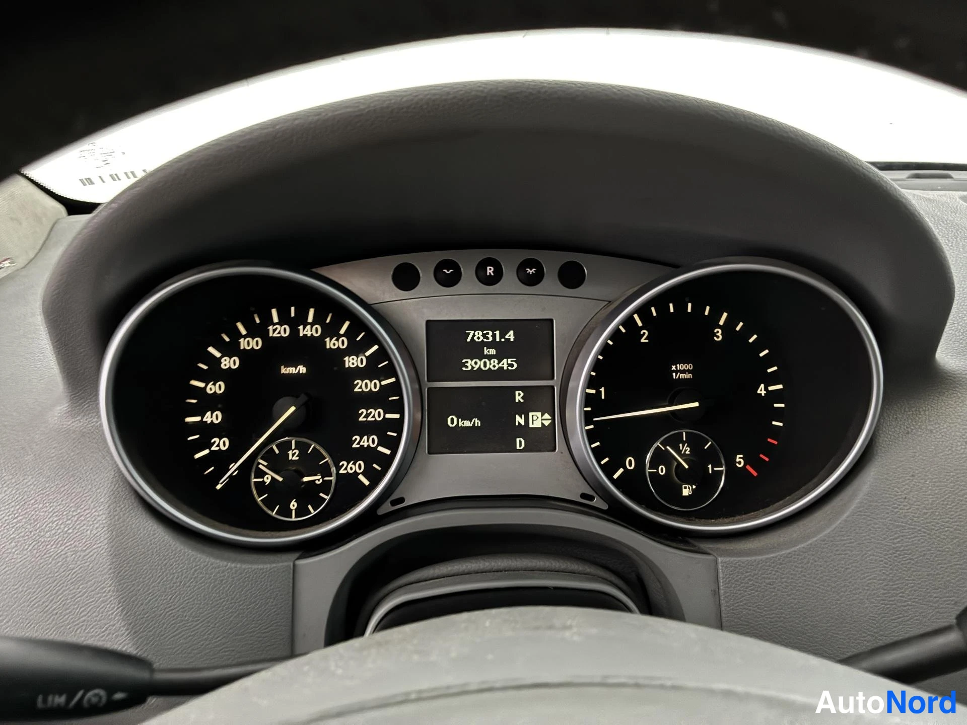 Sininen Mercedes-Benz ML 2007, yksityiskohta, kuva 14